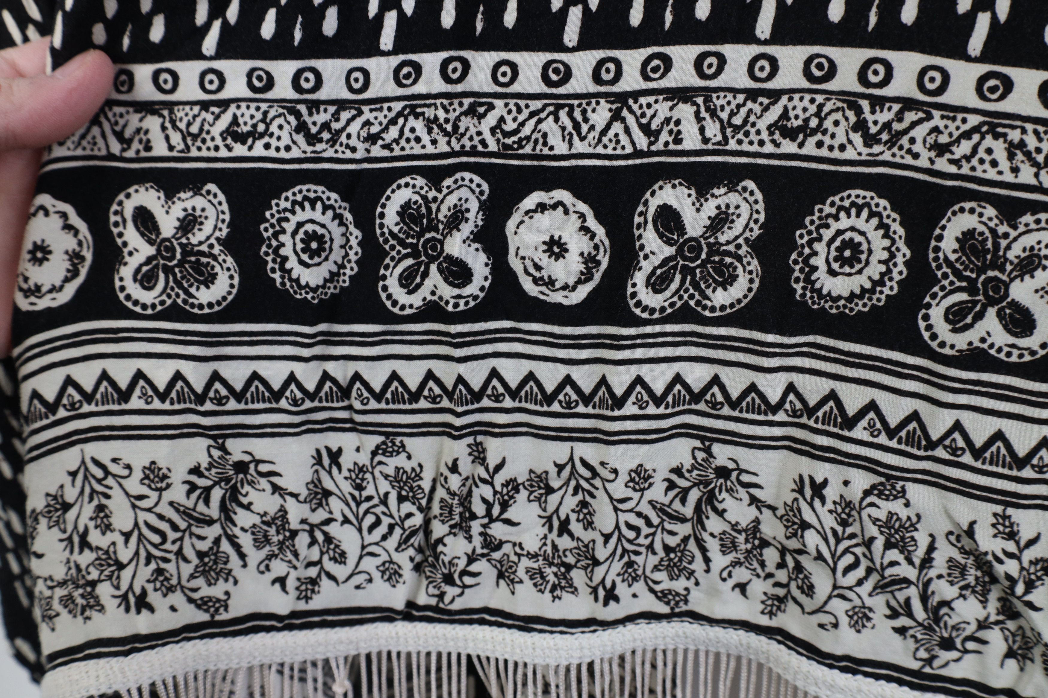 Abercrombie & Fitch Vintage 90s Y2K Abercrombie & Fitch Fringed Piano Shawl Cape Size ONE SIZE - 12 Thumbnail