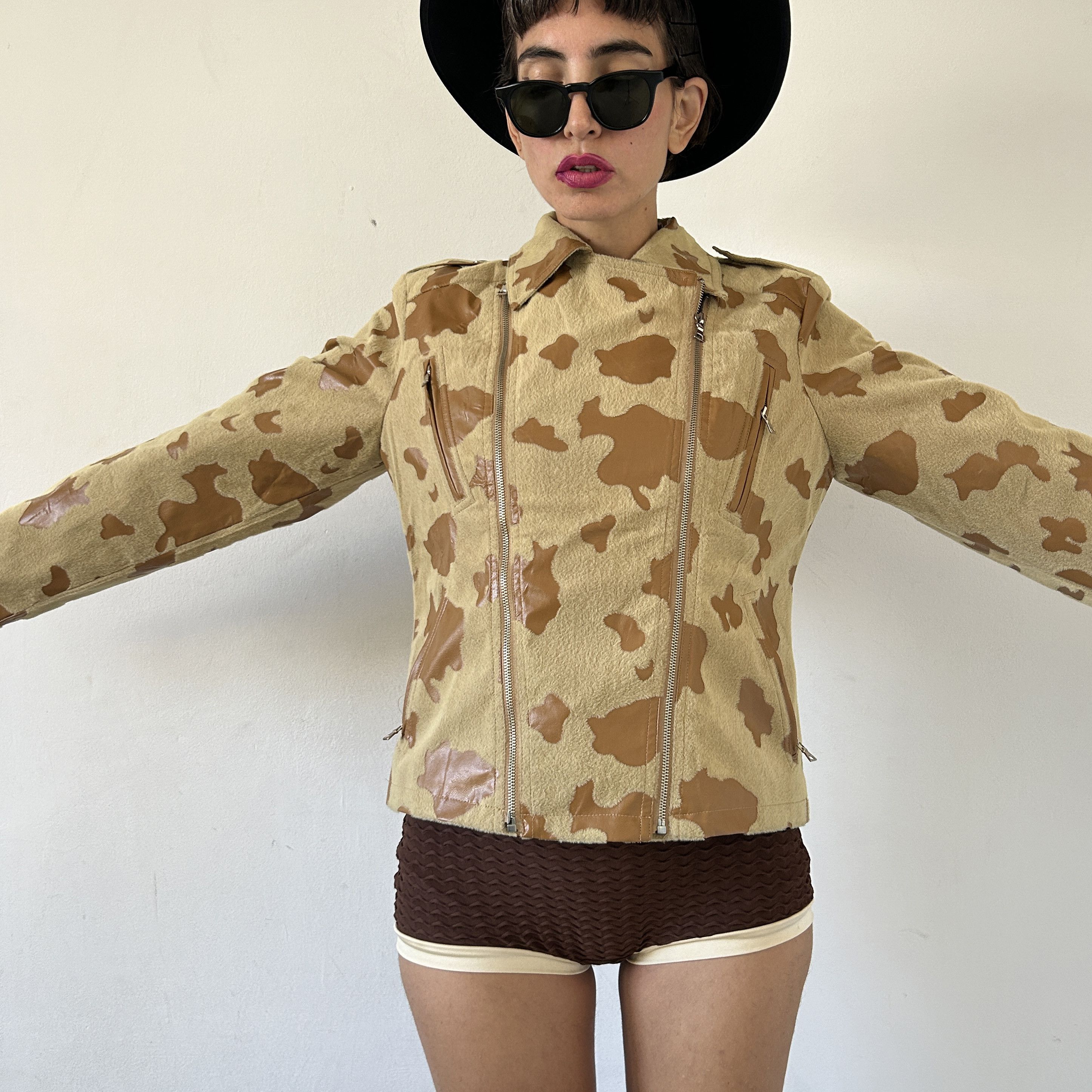 Vintage Vintage y2k cow print zip up jacket Size XL / US 12-14 / IT 48-50 - 4 Thumbnail