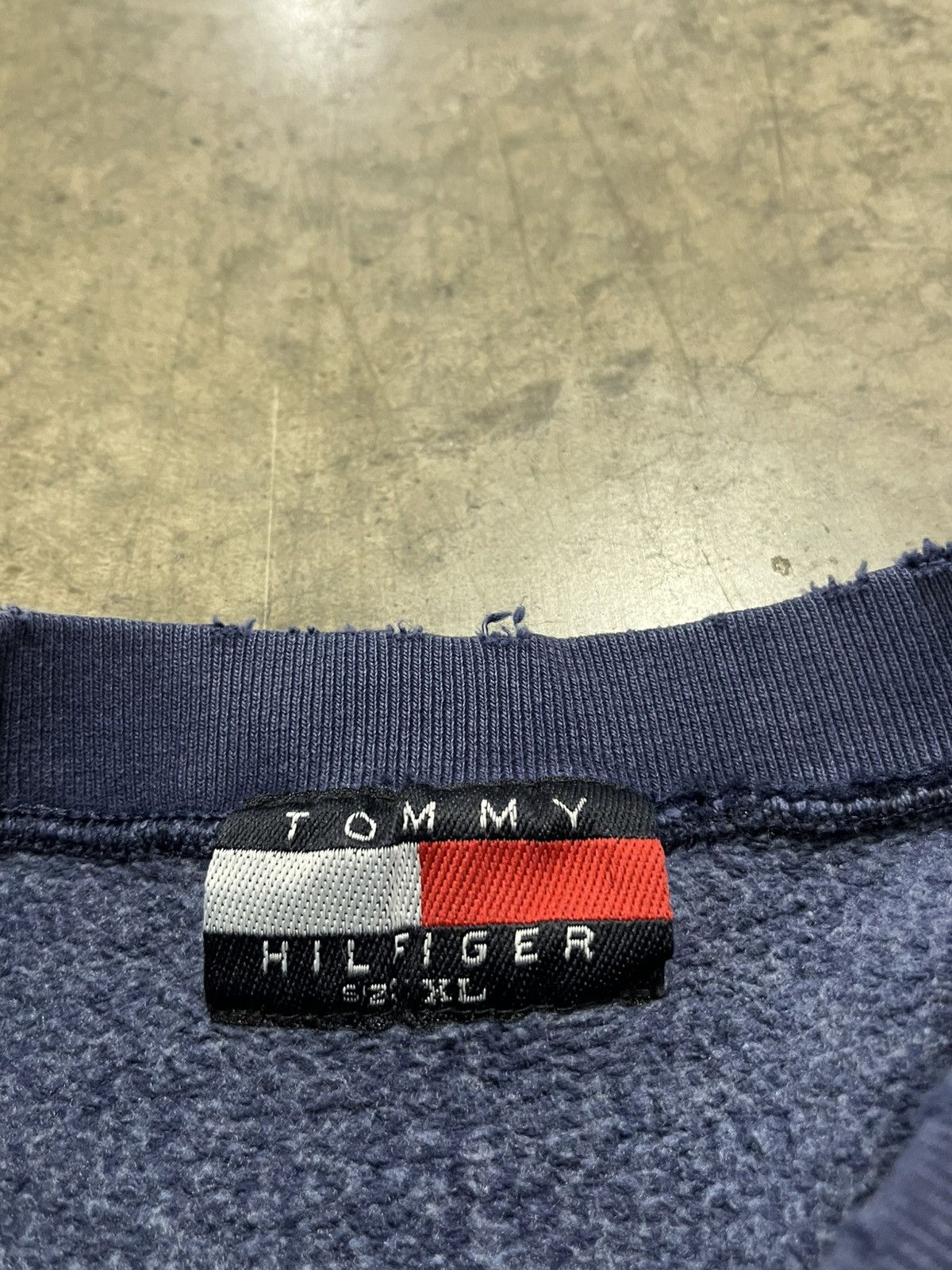 Tommy Hilfiger × Vintage Vintage 90s Tommy Hilfiger bootleg crewneck hype rare Size US XL / EU 56 / 4 - 6 Thumbnail
