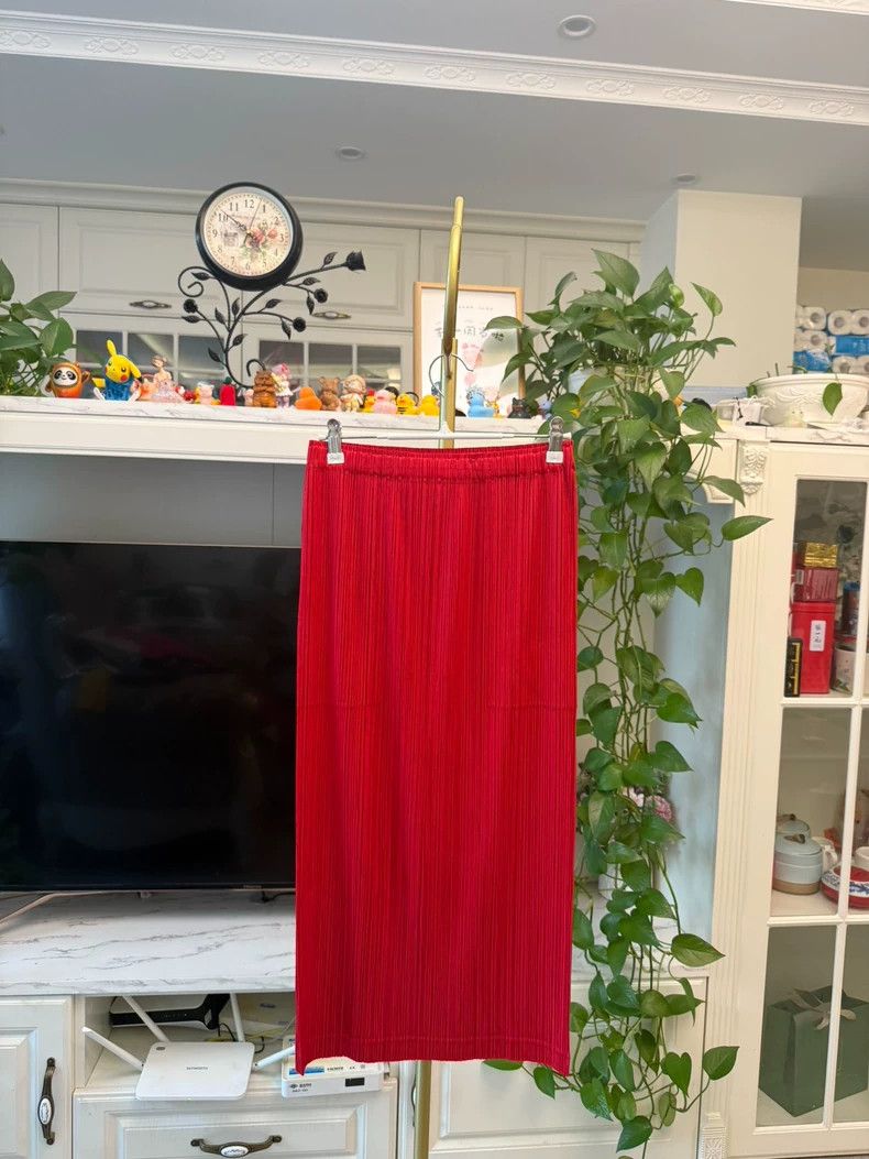 Issey Miyake Issey Miyake size:3 Red skirt Size 42" / US 20 - 2 Thumbnail