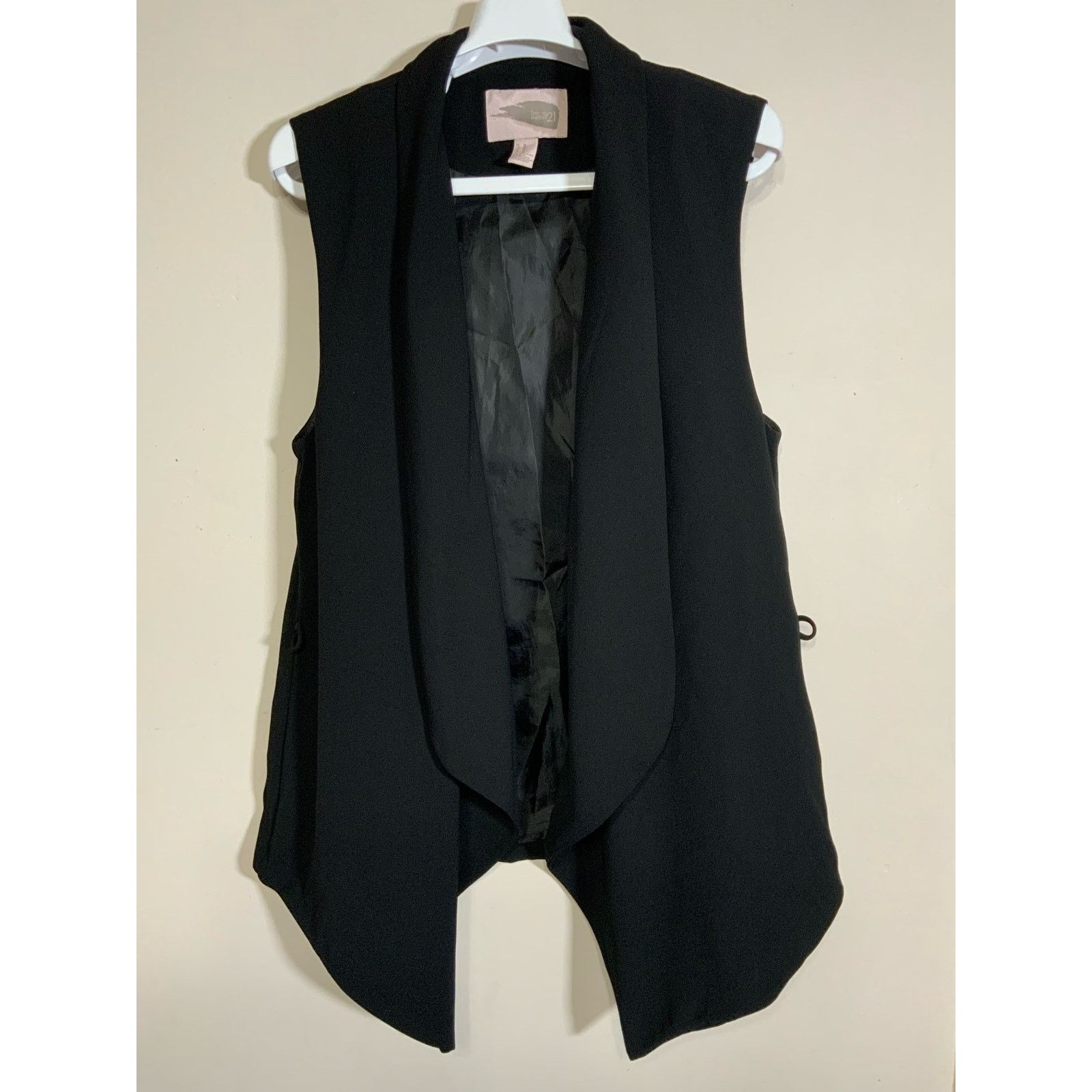 Forever 21 Forever 21 Black Sleeveless Drape Vest Size M - Preowned Size M / US 6-8 / IT 42-44 - 1 Thumbnail