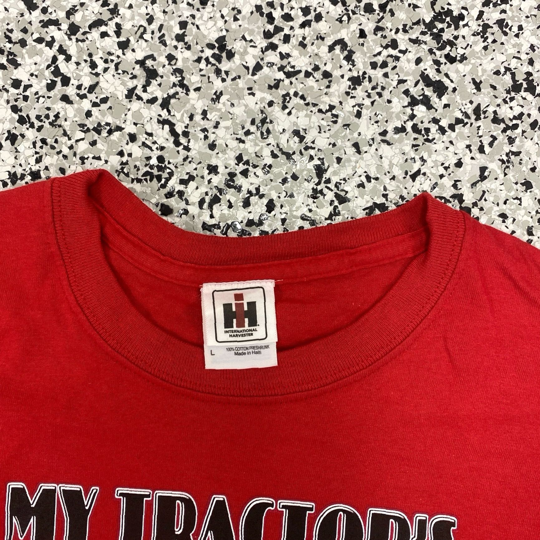 Vintage VINTAGE International Harvester Farmall Tractor T Shirt Large Red Men L 1990s Tractor Shirts Size US L / EU 52-54 / 3 - 3 Thumbnail