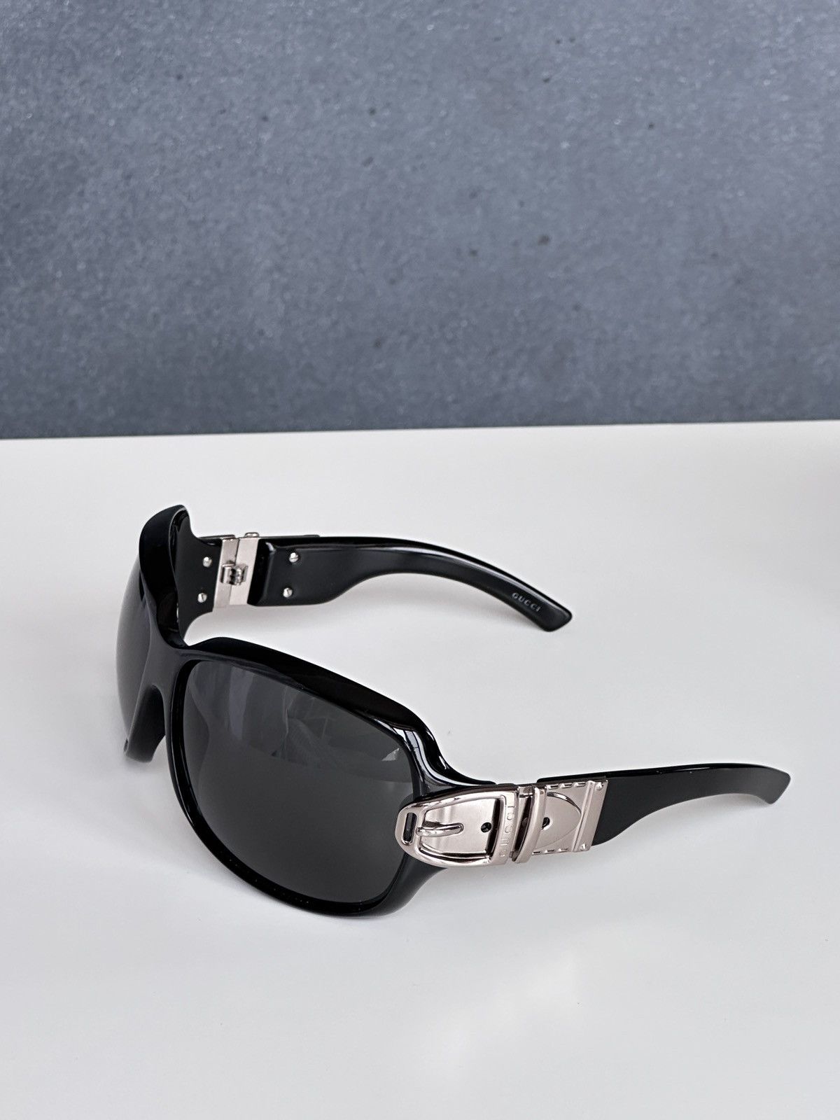 Gucci GUCCI Shield Buckle Logo Oversized Black Sunglasses GG2591/S Size ONE SIZE - 4 Thumbnail
