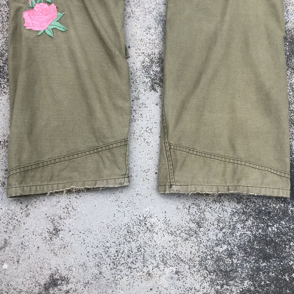 Japanese Brand Japanese Boisbois Distressed Embroidered Cargo Pants Size US 32 / EU 48 - 16 Thumbnail