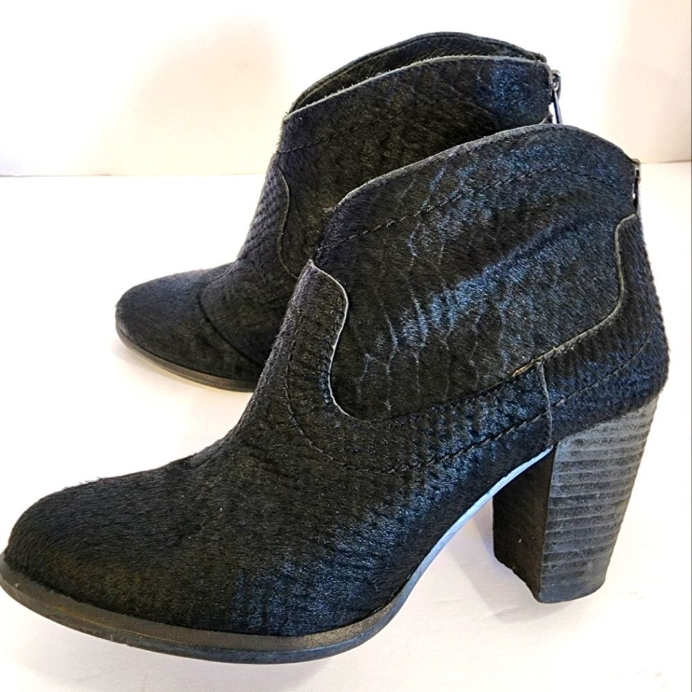 Ugg UGG Slate Black Snake Hair Textures Ankle Boots 6 Size US 6 / IT 36 - 1 Thumbnail