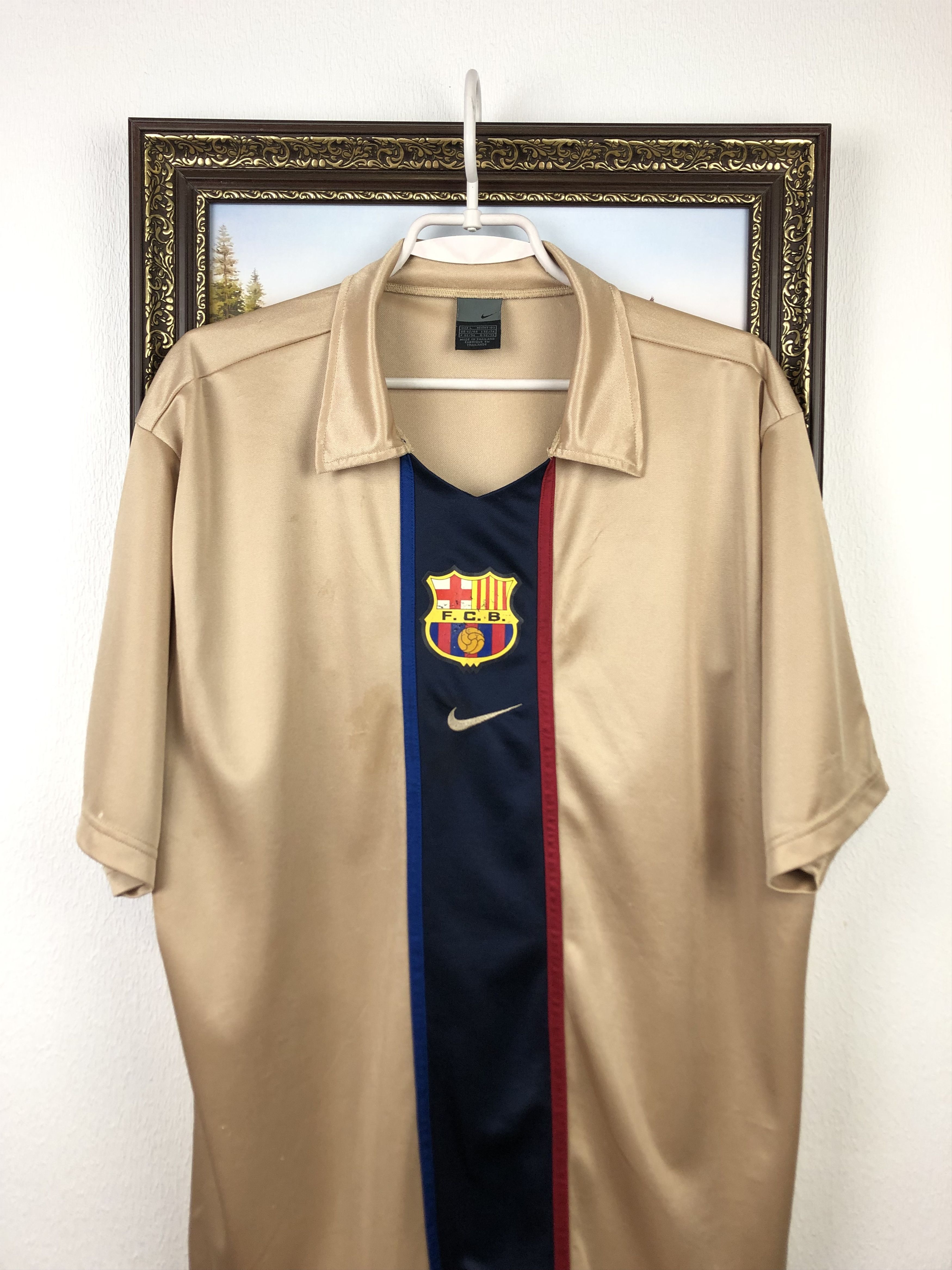 Nike × Vintage Barcelona shirt 2001 Soccer Nike Jersey Mens Camiseta Gold Size US L / EU 52-54 / 3 - 2 Thumbnail
