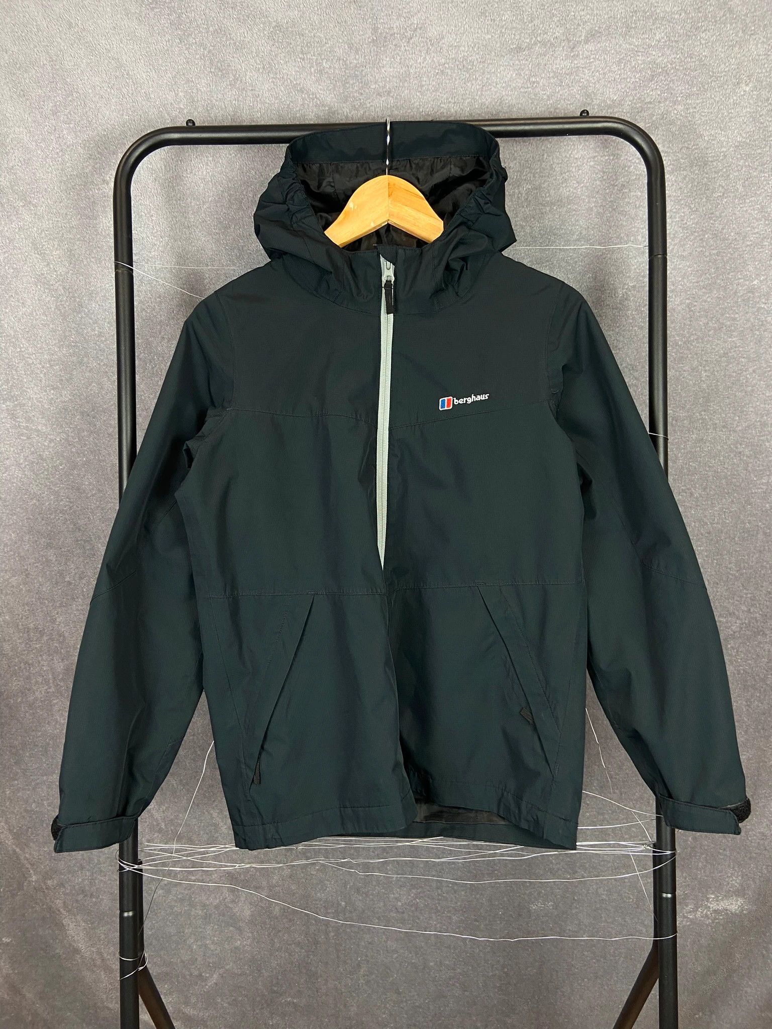 Berghaus Berghaus Black Waterproof Windbreaker Jacket S Outdoor Tech Size US S / EU 44-46 / 1 - 1 Thumbnail
