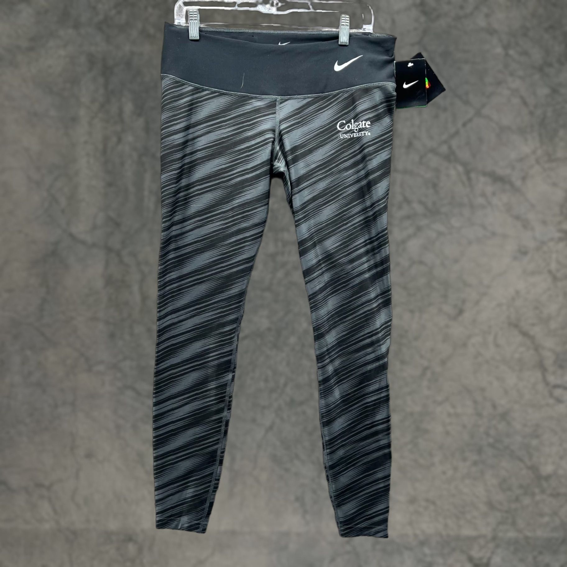 Nike Nike Leggings Women L Black Legend 2.0 Dri-Fit NEW Running Pants Cropped With Pockets Small Inseam 27 in Regular Size Type Shoes? Size 36" / US 14 / IT 50 - 1 Thumbnail