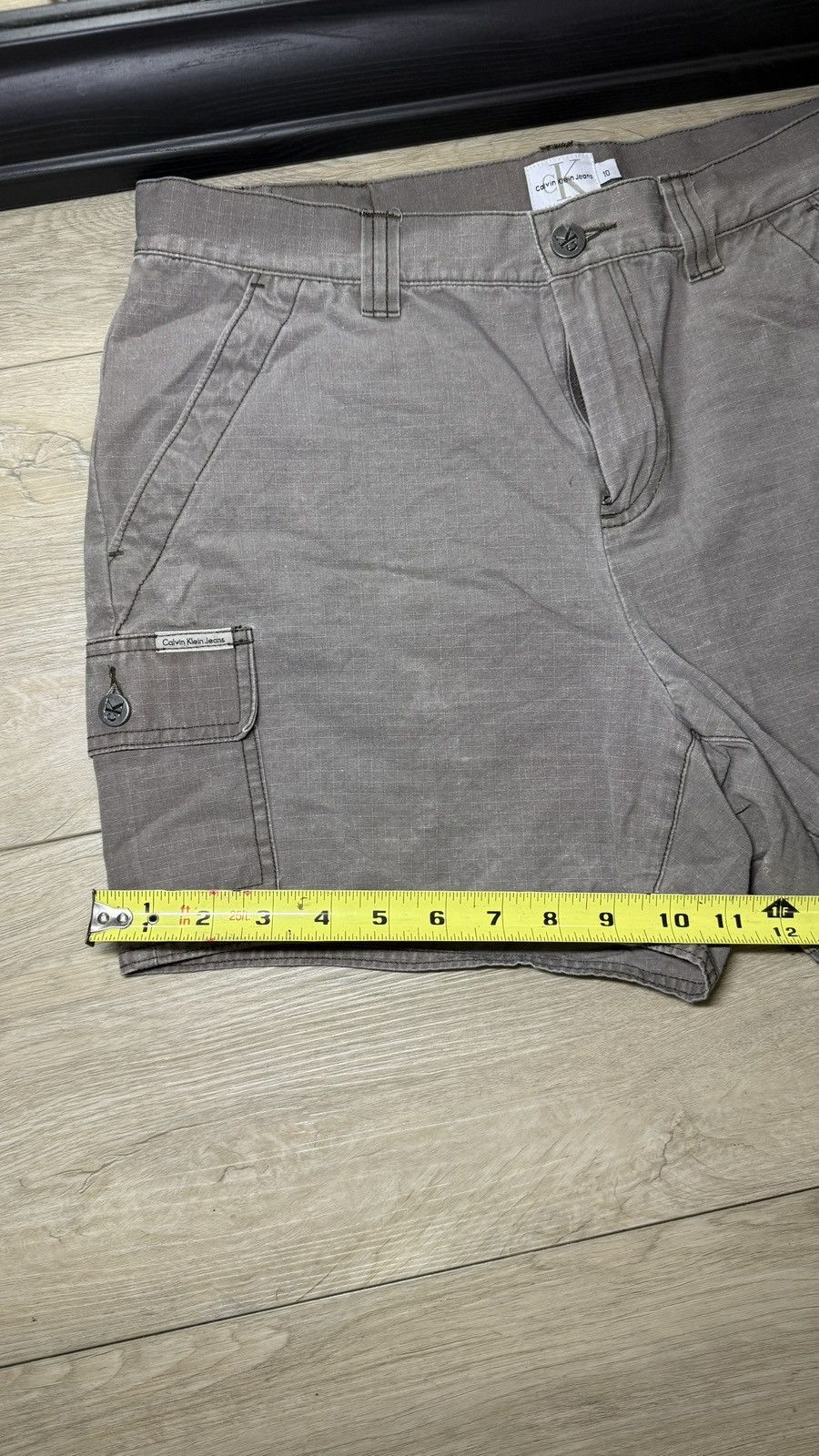 Calvin Klein Y2K 2000s Women’s Calvin Klein Union Lightweight Cargo Short Size 32" / US 10 / IT 46 - 9 Thumbnail