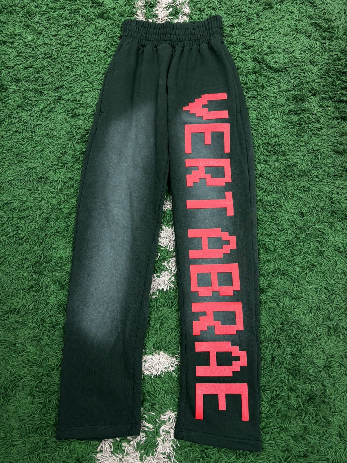 image of Vertabrae Sweatpants Green Red Xxl Xxlarge, Men's (Size 38)