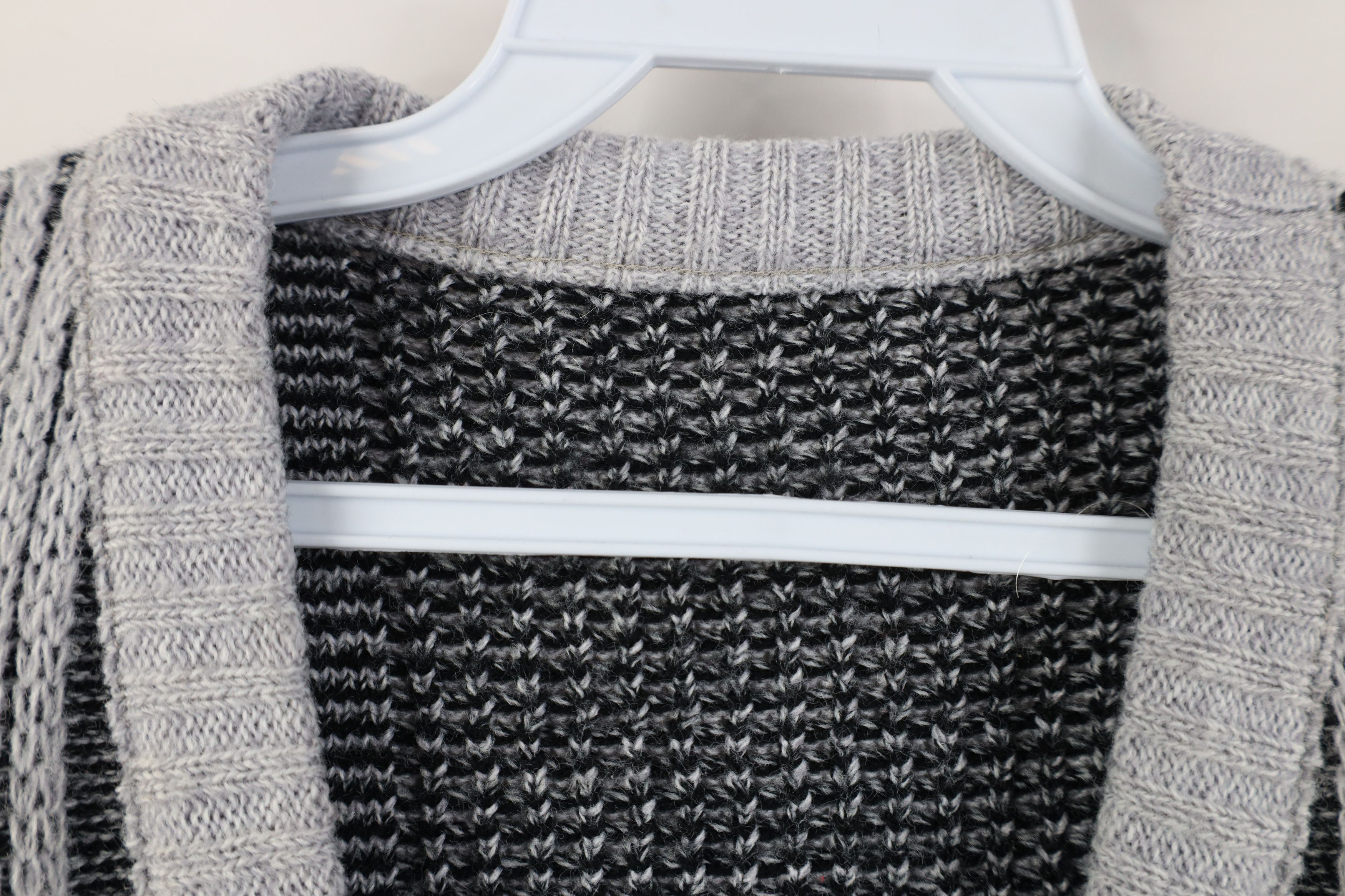 Vintage Vintage 90s Streetwear Ribbed Knit V-Neck Sweater Vest Size US XL / EU 56 / 4 - 4 Thumbnail
