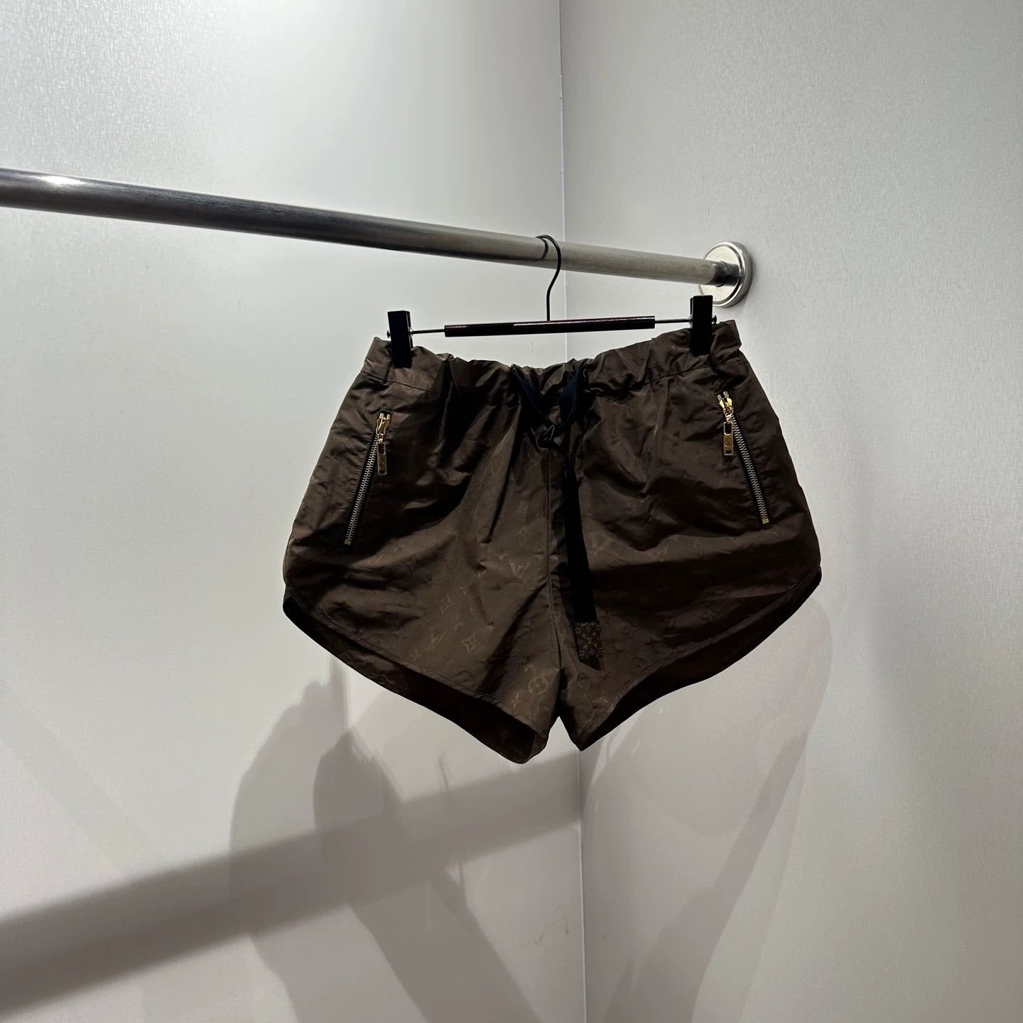 Louis Vuitton LOUIS VUITTON apr126 all-over Monogram shorts 36 Size 26" / US 2 / IT 38 - 1 Thumbnail