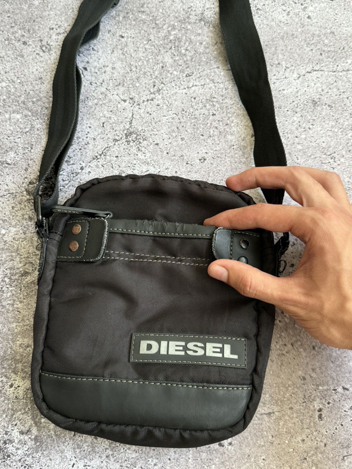 Diesel × Vintage Vintage Diesel distressed Y2K crossbody messenger bag Size ONE SIZE - 5 Thumbnail