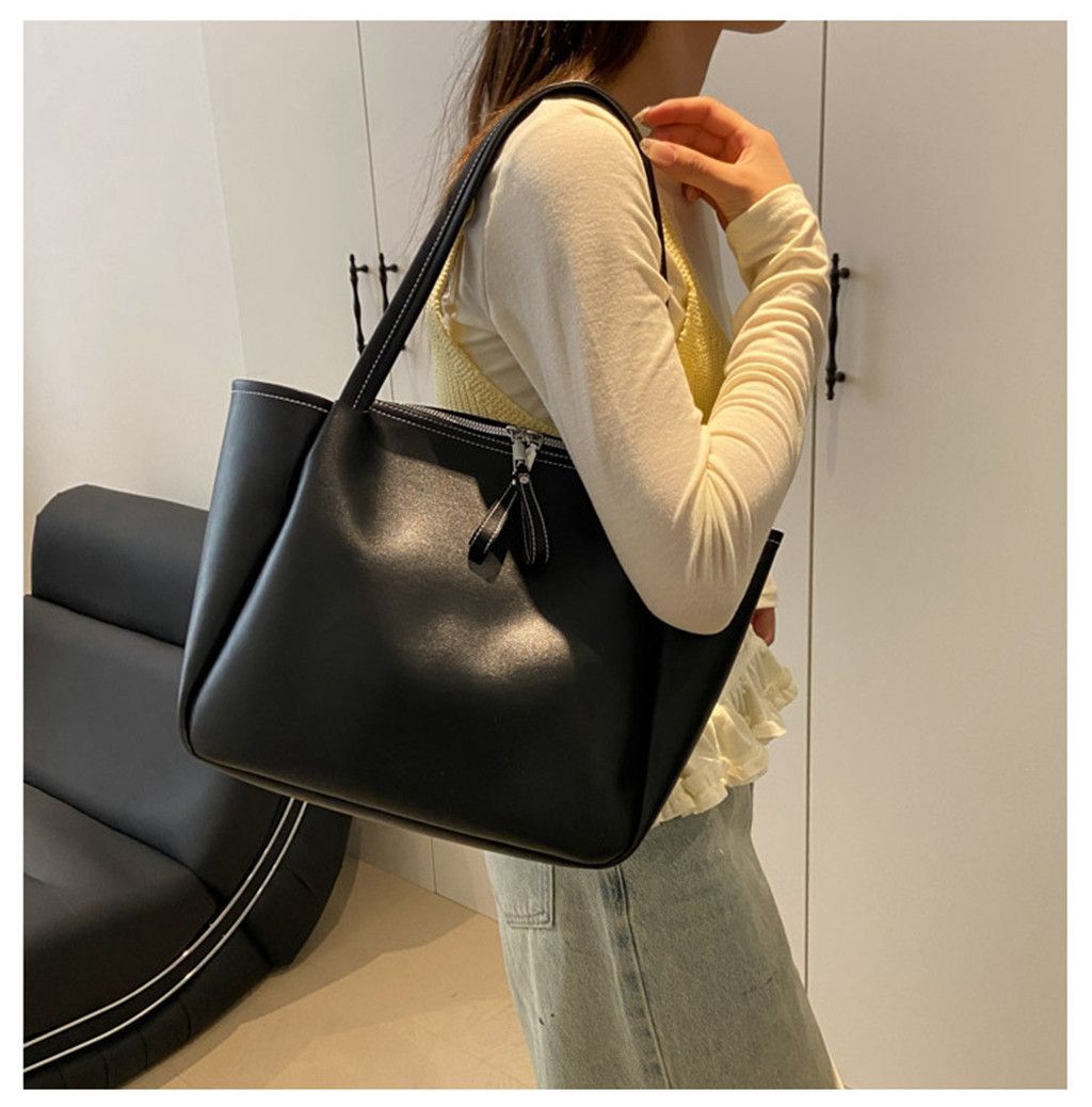 Japanese Brand Large capacity handbag Size ONE SIZE - 3 Thumbnail