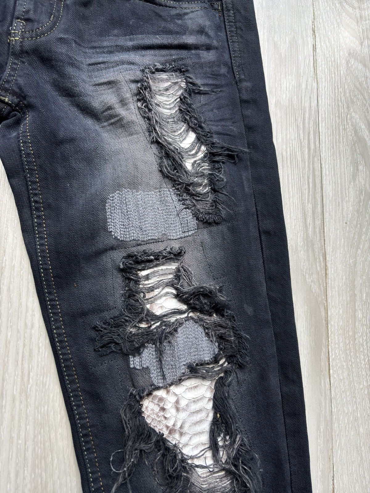Japanese Brand SLY distressed flare jeans Size US 26 / EU 42 - 5 Thumbnail