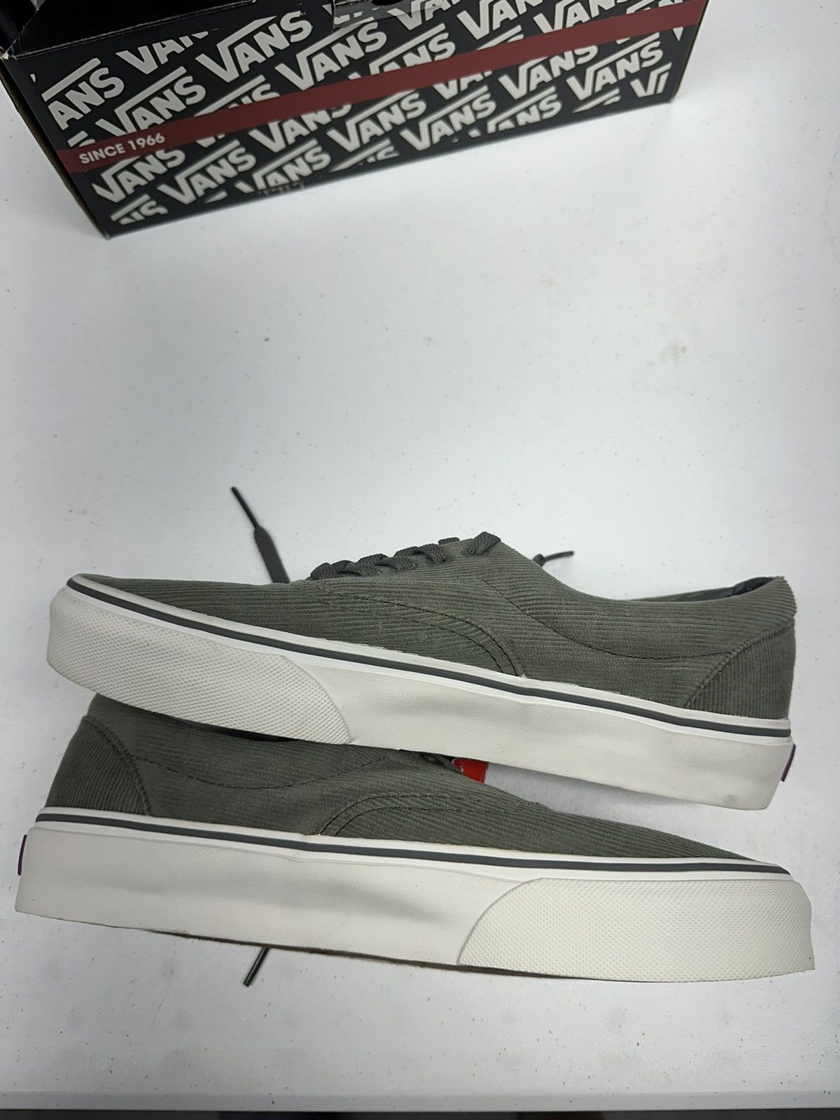 Vans Vans Era Corduroy Charcoal/Dark Purple size 9 Size US 9 / EU 42 - 3 Thumbnail