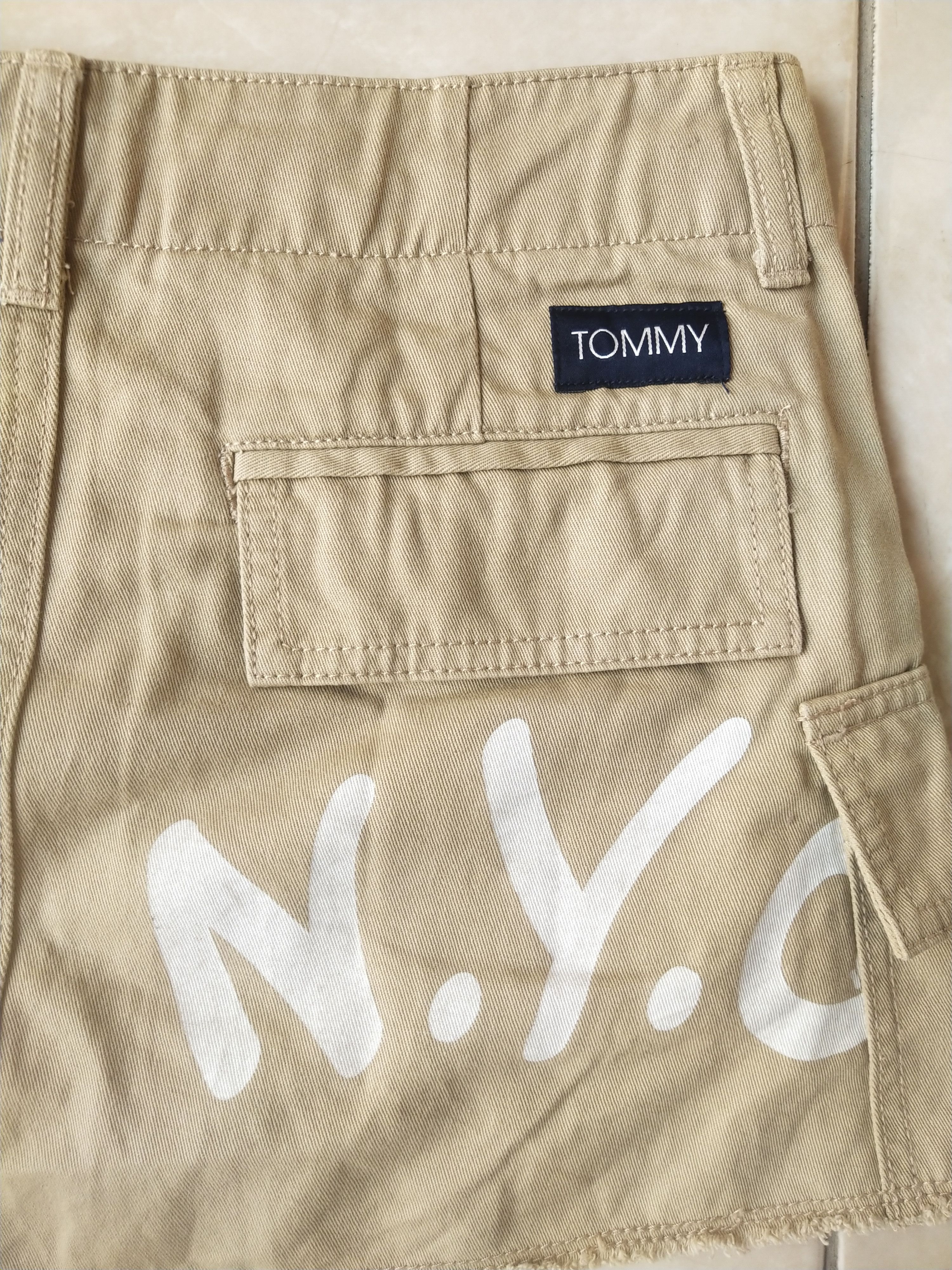Tommy Hilfiger Tommy Hilfiger Japan Y2K Khaki Mini Skirt NYC Graphic Size 30" / US 8 / IT 44 - 2 Thumbnail
