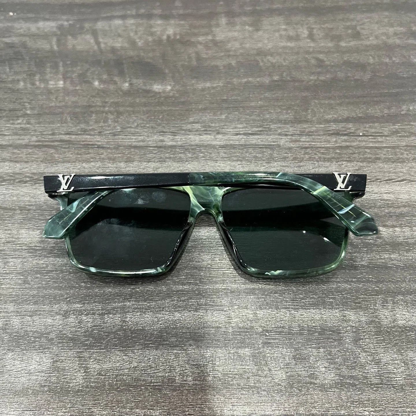 Louis Vuitton Louis Vuitton Dark Green Temple Logo Sunglasses. Size ONE SIZE - 2 Thumbnail
