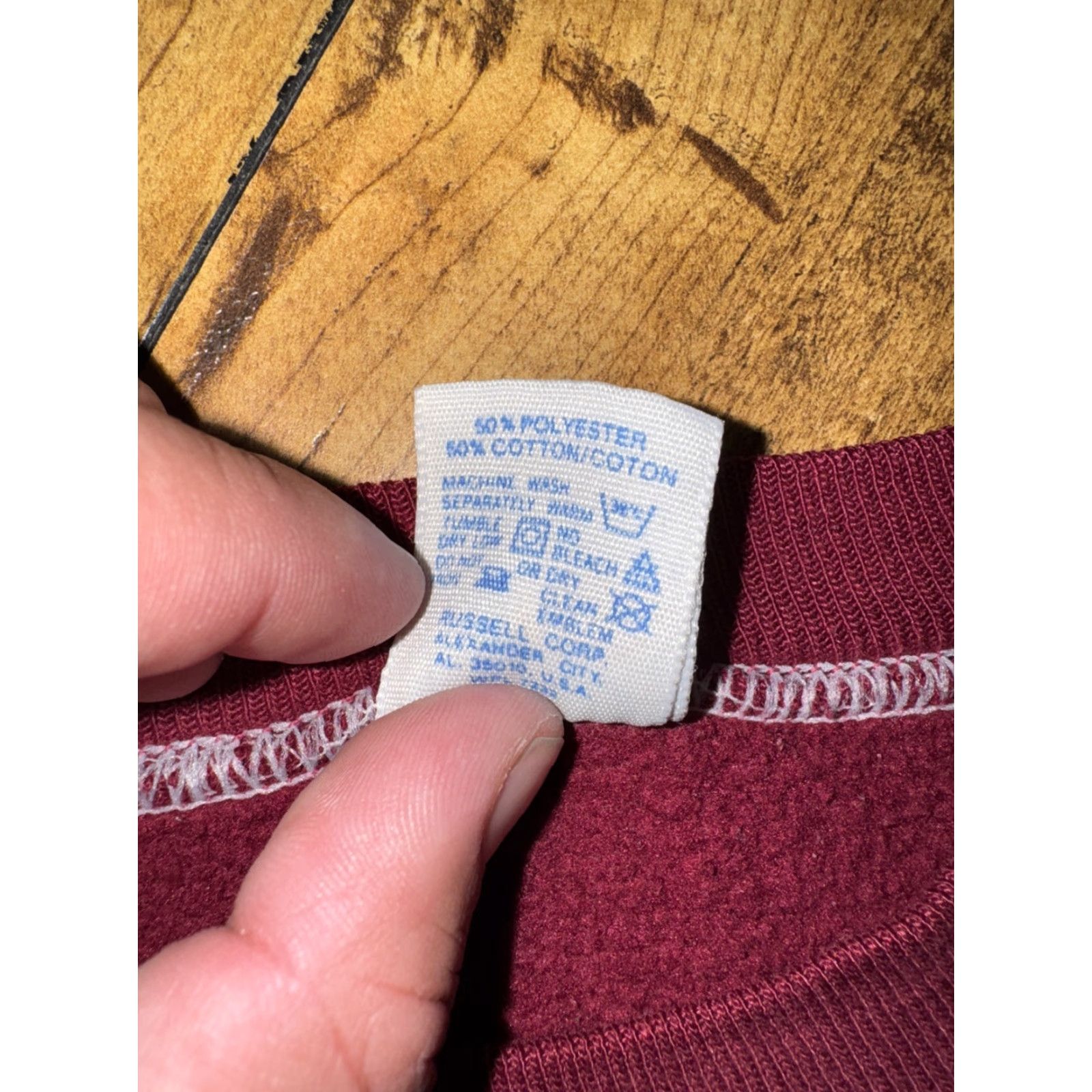 Russell Athletic VINTAGE Russell Athletic Crewneck Burgundy Large USA Sweatshirt Mens L Pullover USA Red 22x22 Size US L / EU 52-54 / 3 - 4 Thumbnail