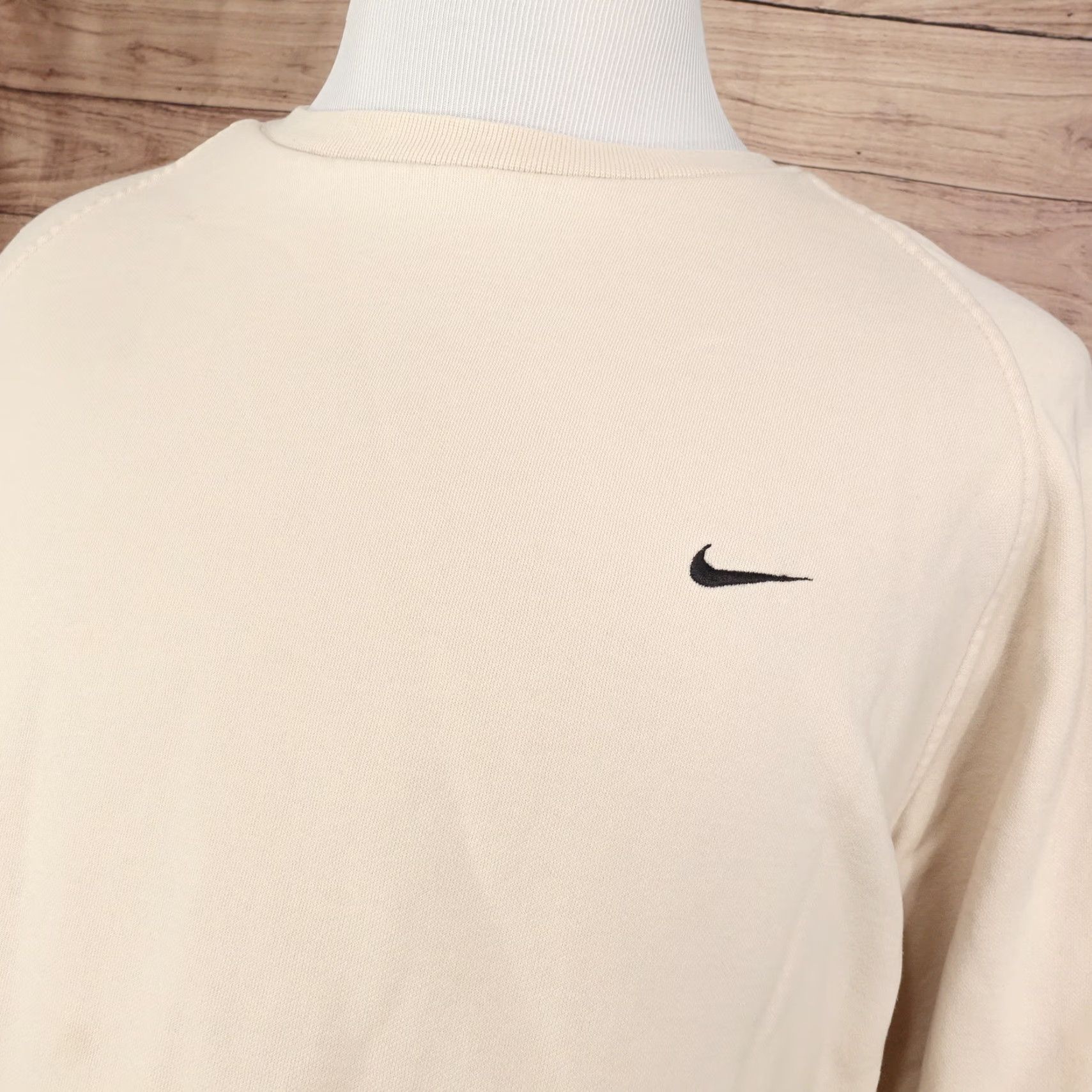 Nike Vintage Nike Crew Neck Sweatshirt Men 2XL Cream Y2K Swoosh Silver Tag 00s Classic Size US XXL / EU 58 / 5 - 2 Thumbnail