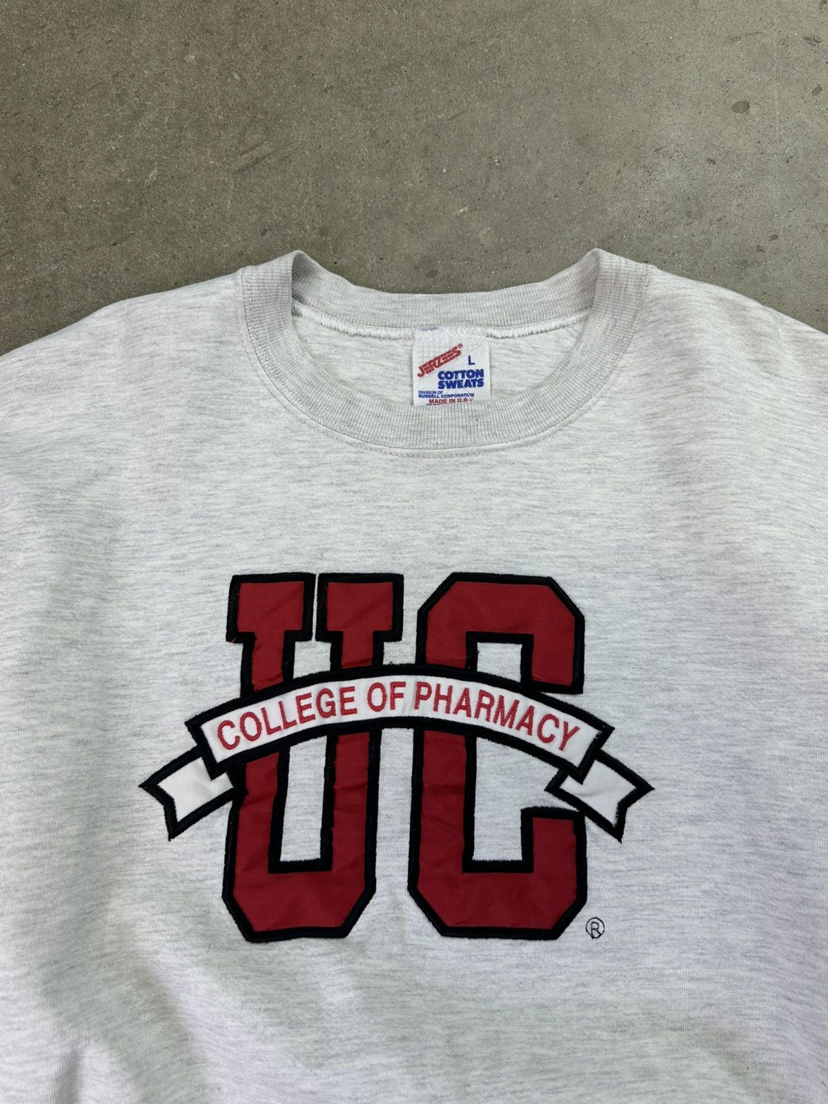Vintage vintage 90s uc college of pharmacy spellout crewneck large Size US L / EU 52-54 / 3 - 3 Thumbnail