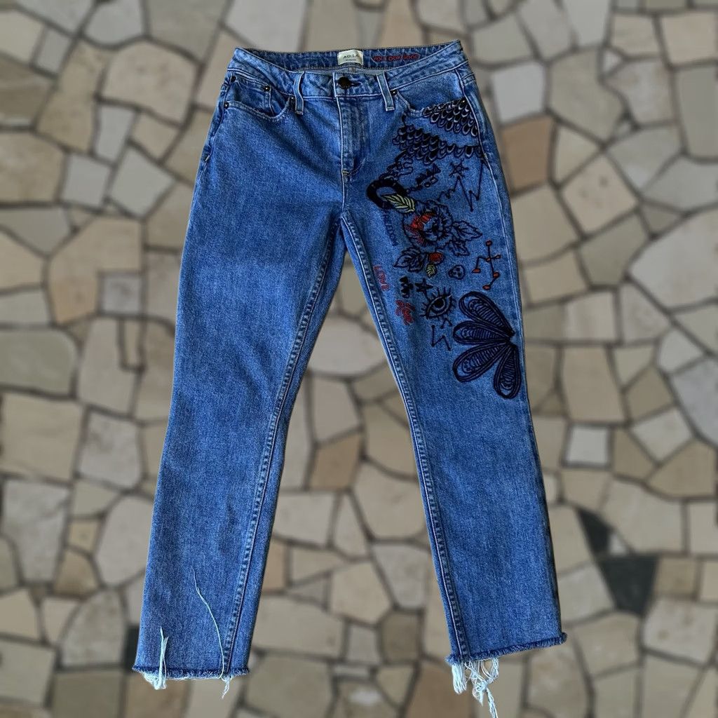 Alice + Olivia AO.LA by Alice + Olivia Women’s 27 Blue Jeans Tapered Slim Fit Mid Rise 5-Pocket Design Embroidered Logo Floral Pattern 90s Y2K Los Angeles West Coast Size 27" / US 4 / IT 40 - 1 Thumbnail