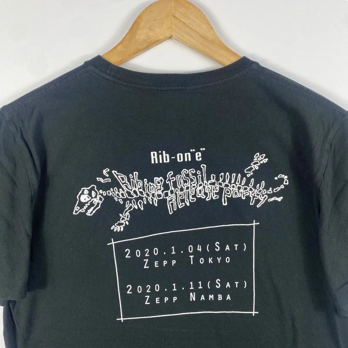 Band Tees Japanese Singer RIB Ribing Fossil Album Tour Tee Shirt Large Size US L / EU 52-54 / 3 - 5 Thumbnail