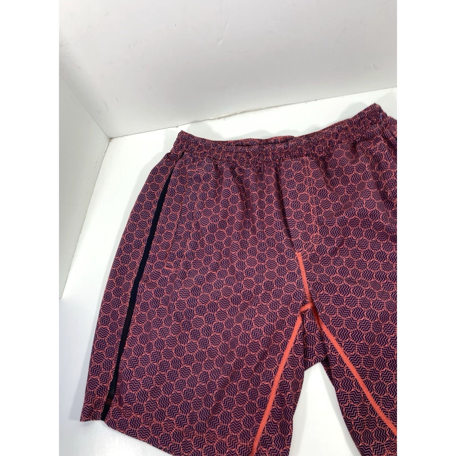 Lululemon VINTAGE Lululemon Pace Breaker Shorts Men 36X10 Maroon Geometric Lined Drawstring Size US 33 - 3 Thumbnail