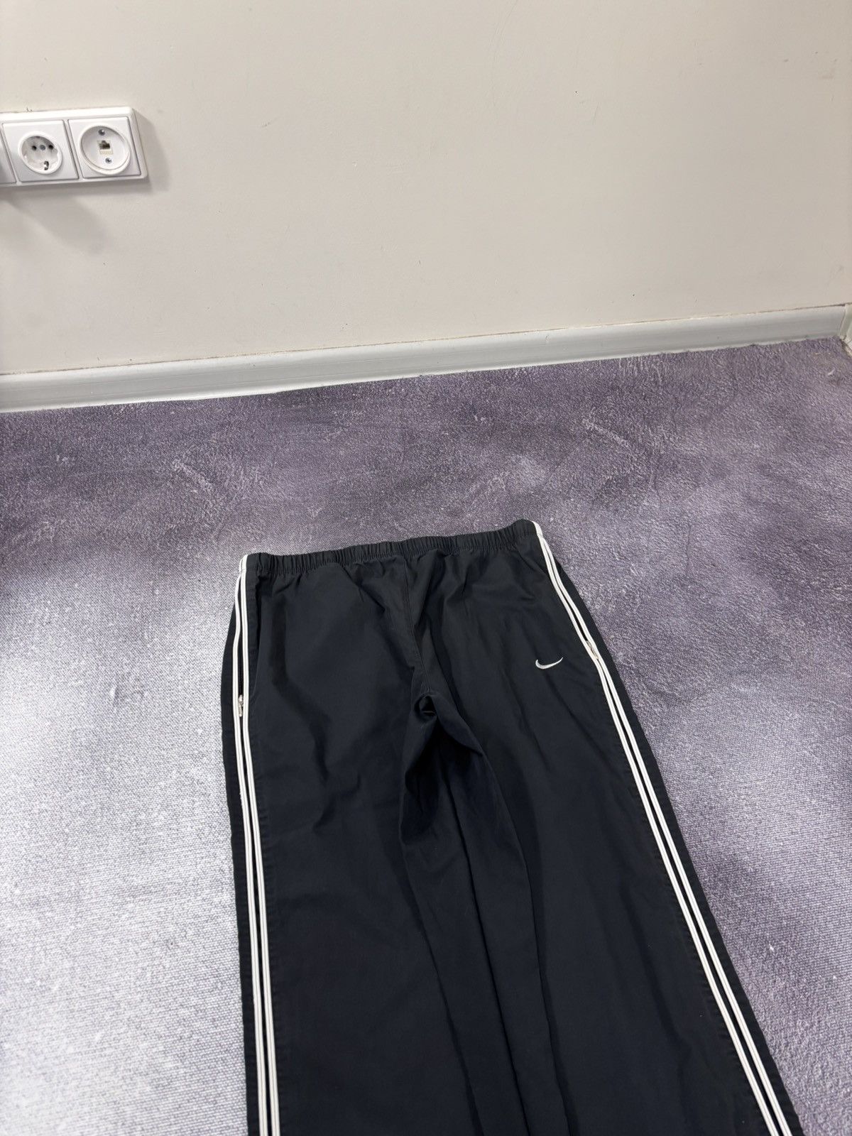 Nike Vintage Nike Y2K Women’s Side Striped Hype Baggy Track Pants Size 28" / US 6 / IT 42 - 4 Thumbnail