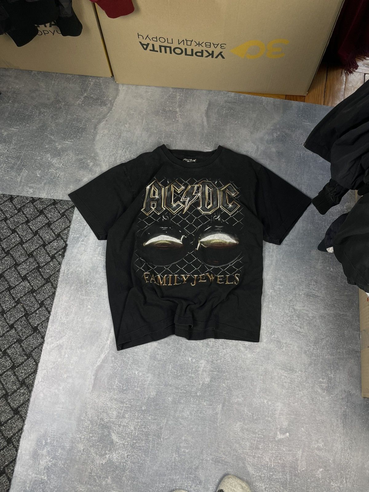 AC/DC × Band Tees Vintage Ac Dc Family Jewels Tee / Ac Dc RockBand Y2K T-shirt Size US L / EU 52-54 / 3 - 1 Thumbnail