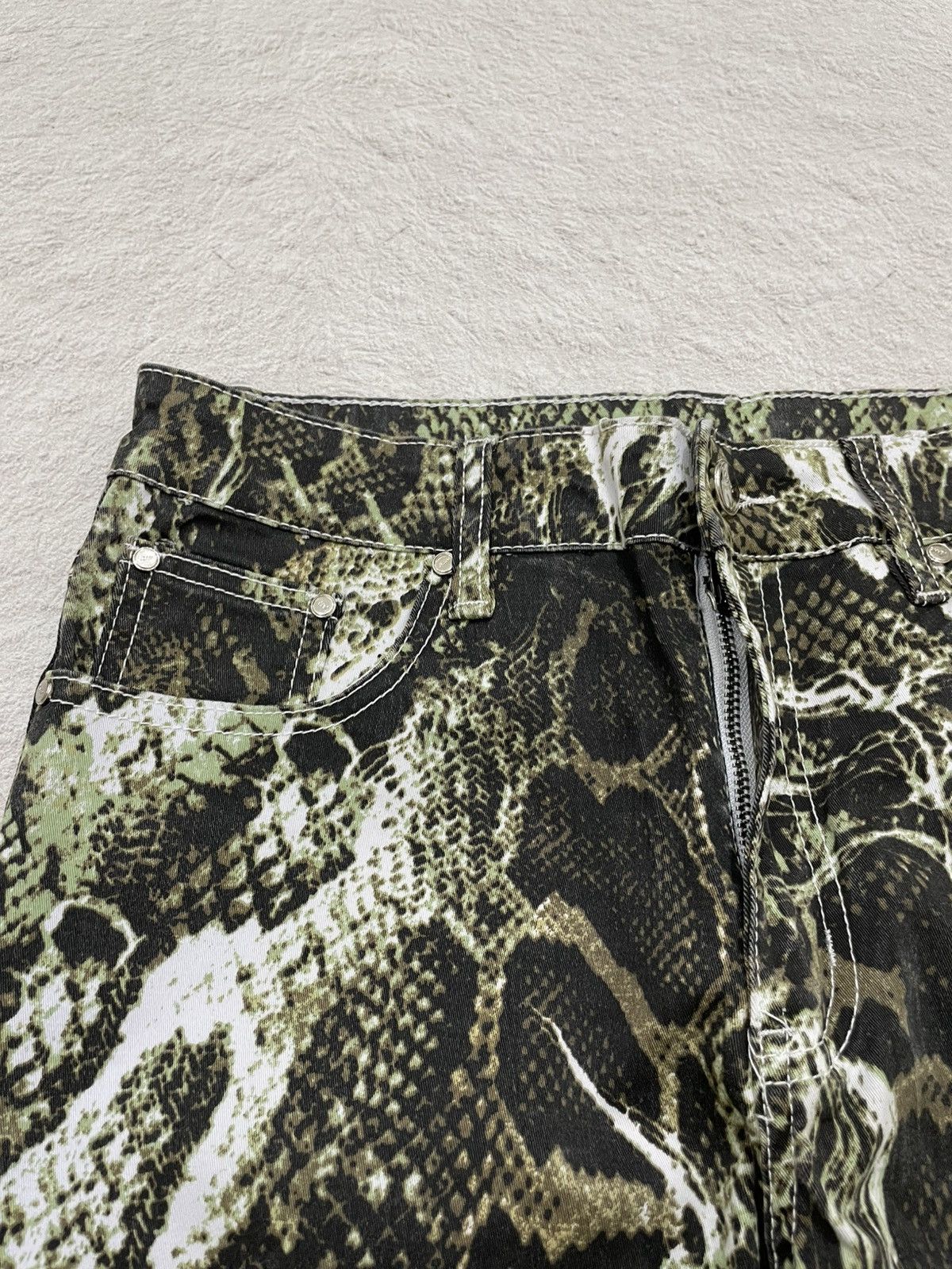 Le Grande Bleu (L.G.B.) 2000s Snake Print Denim Pants Y2K Streetwear Size US 29 - 4 Thumbnail