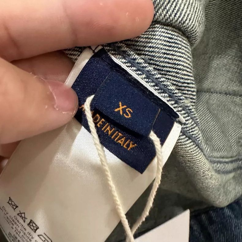 Louis Vuitton Louis Vuitton Washed blue embossed presbyopic logo short-sl Size US XS / EU 42 / 0 - 6 Thumbnail