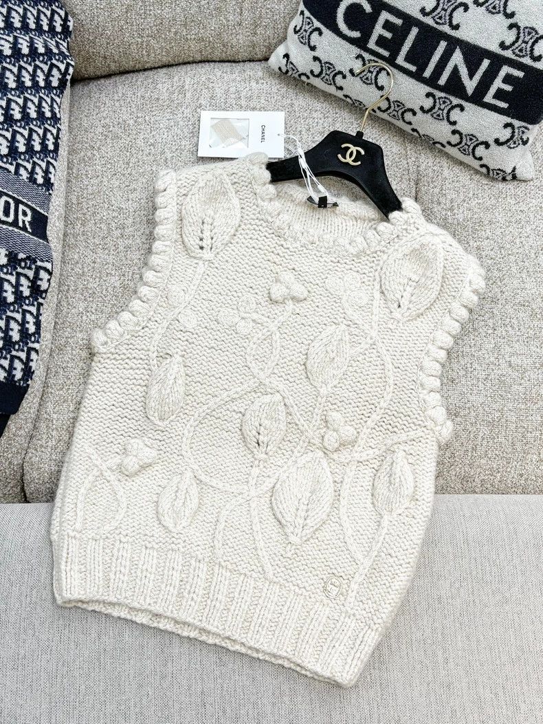 Chanel Chanel 21A Castle Series Beige Three-dimensional Crochet S Size XS / US 0-2 / IT 36-38 - 1 Thumbnail