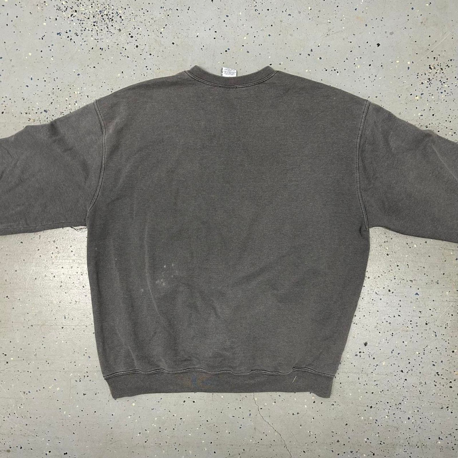 Old Navy Y2K Grey Old Navy crewneck sweatshirt with green logo Size US L / EU 52-54 / 3 - 6 Thumbnail