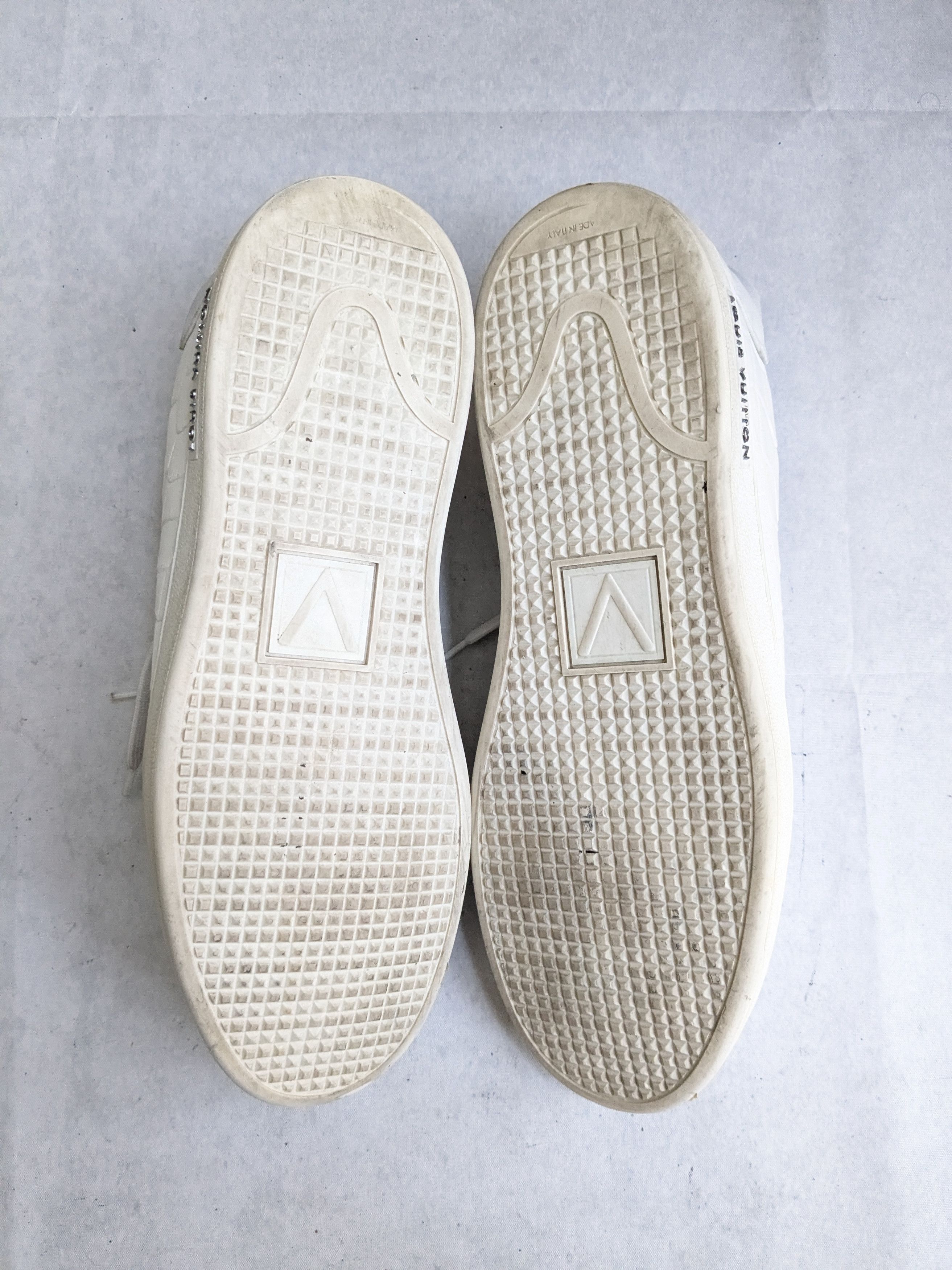 Louis Vuitton Louis Vuitton Frontrow Sneakers White 9 Croc Low Tops Size US 9 / EU 42 - 16 Thumbnail