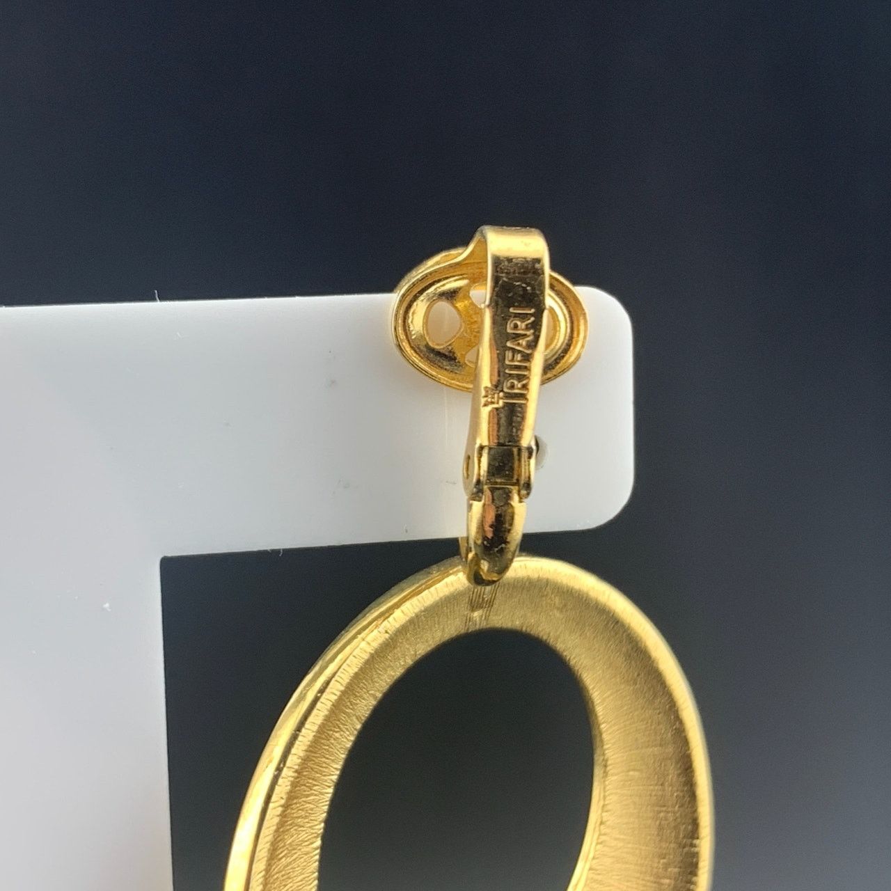 Other Trifari Vintage Gold Tone GoGo 60s Mod Clip on Earrings 2" Size ONE SIZE - 5 Thumbnail