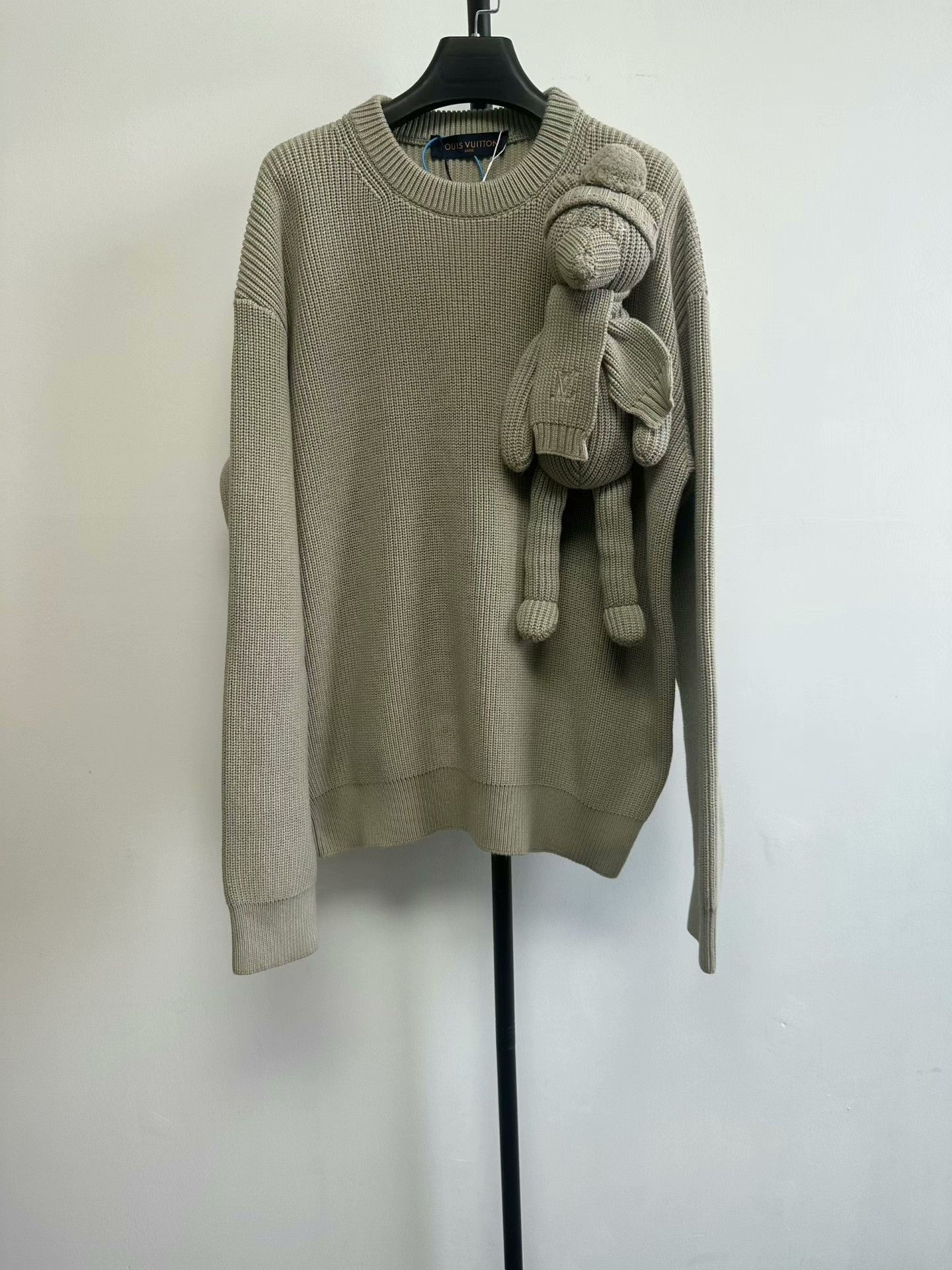 Louis Vuitton Louis Vuitton Round Neck Long Sleeve Knit Sweater Size M / US 6-8 / IT 42-44 - 1 Thumbnail