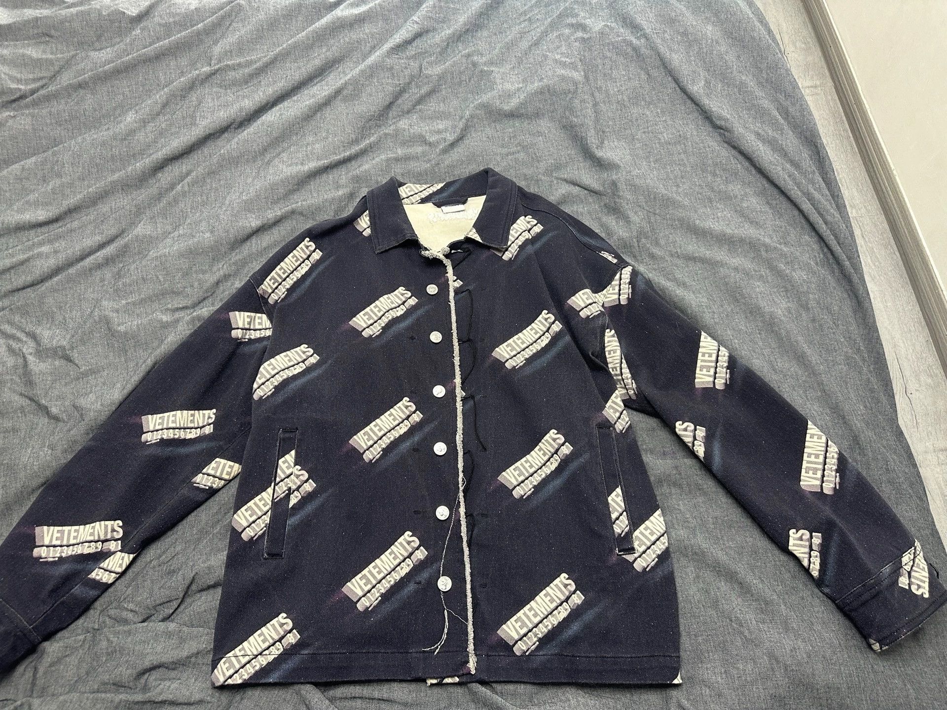 Vetements Vetements Contrast Print Denim Jacket - dmc Size US L / EU 52-54 / 3 - 1 Thumbnail