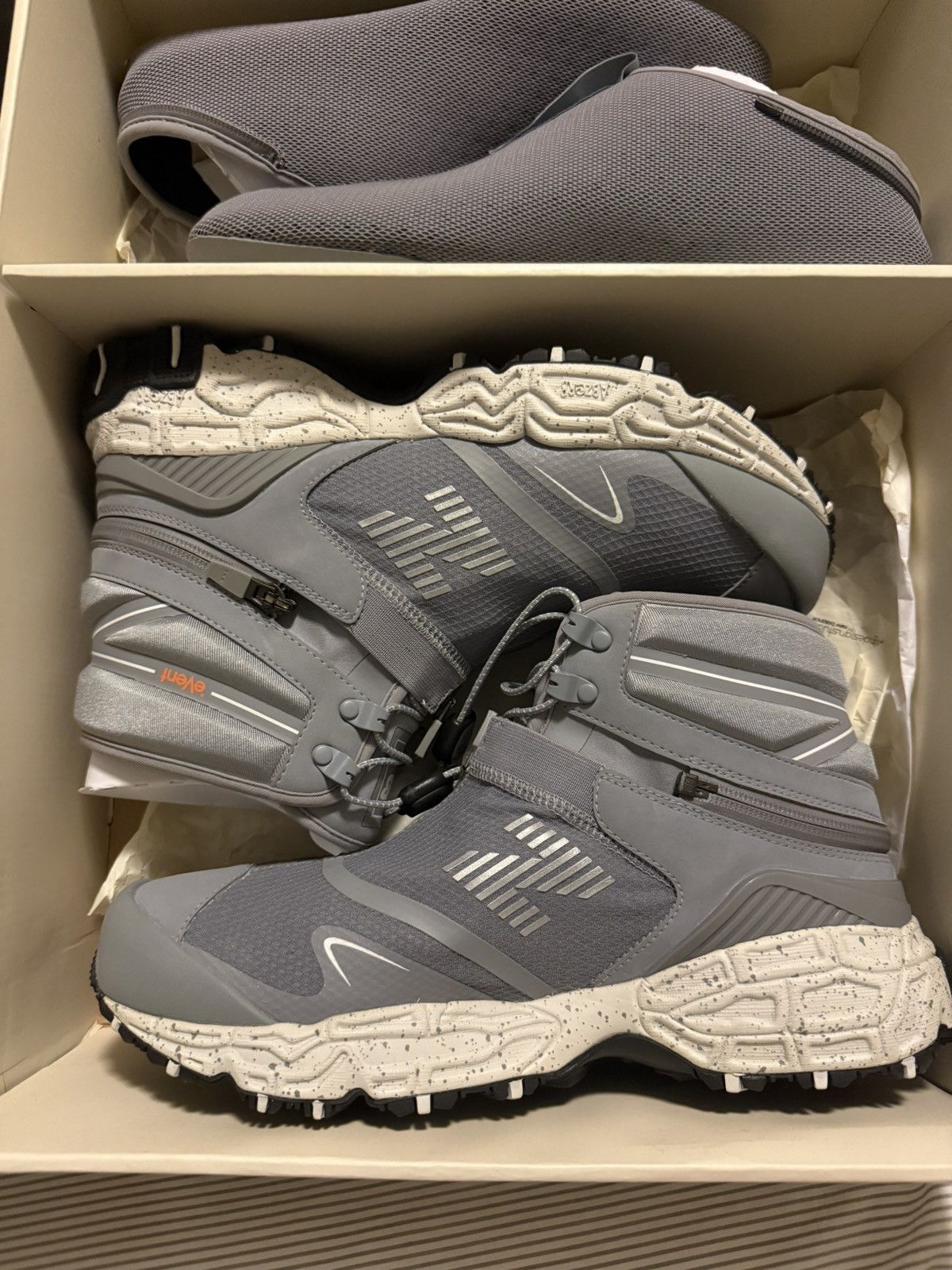 New Balance New Balance Niobium Tokyo Design Studio Grey Sz 9.5 Size US 9.5 / EU 42-43 - 3 Thumbnail