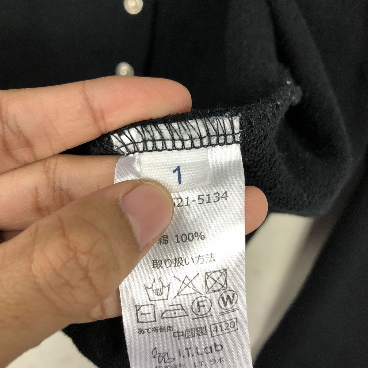 Japanese Brand OMNES Classic Black Knitwear Button Cardigan Issey Miyake Size US M / EU 48-50 / 2 - 19 Thumbnail