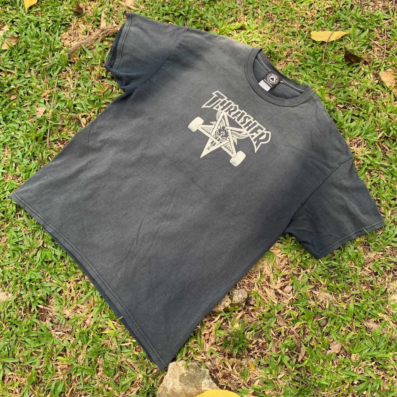 Vintage Thrashed Sun Faded Thrasher Distressed Grunge ERD WCC BAND Size US XL / EU 56 / 4 - 3 Thumbnail