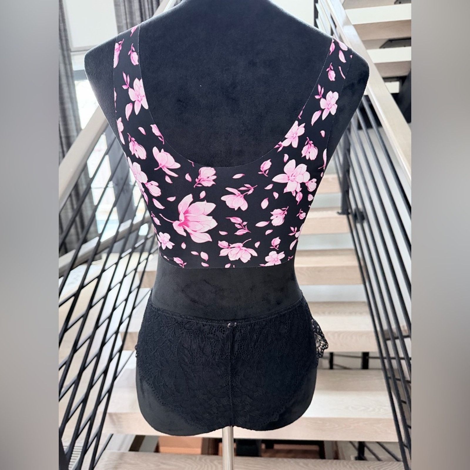 la Vie en Rose Black Floral V-Neck Bra with Pink Flowers and Panties set S Size ONE SIZE - 8 Thumbnail