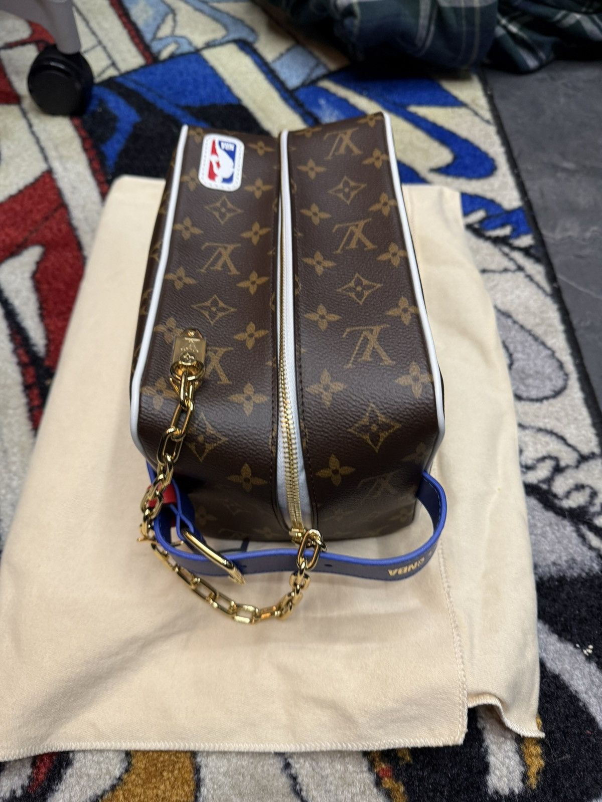 Louis Vuitton × NBA Louis Vuitton x NBA Cloakroom Dopp Kit Monogram Size ONE SIZE - 4 Thumbnail