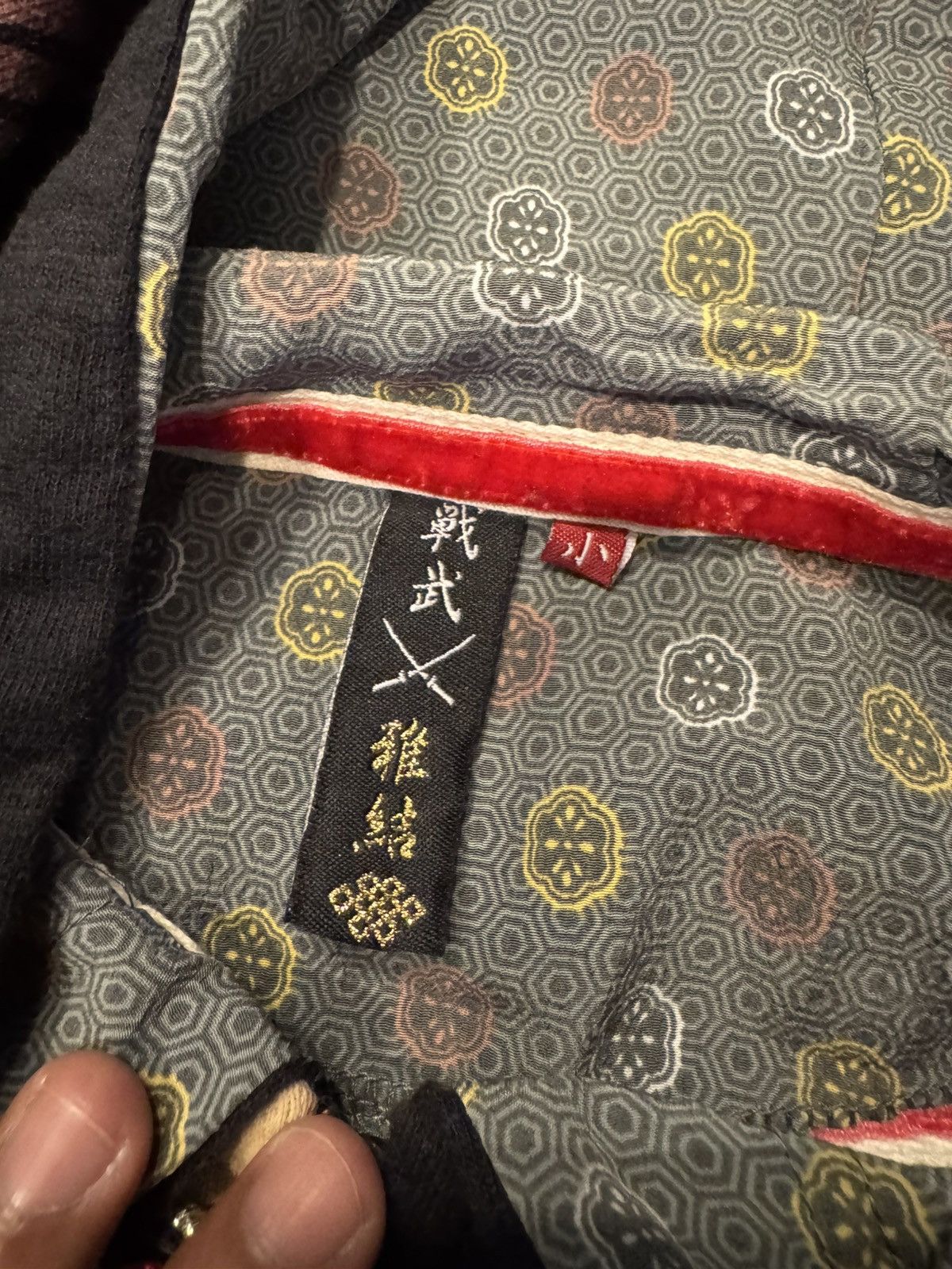 Japanese Brand BLACK ZIP-UP HOODIE FEATURING A CROSS DESIGN JAPANESE STYLE Size US S / EU 44-46 / 1 - 8 Thumbnail