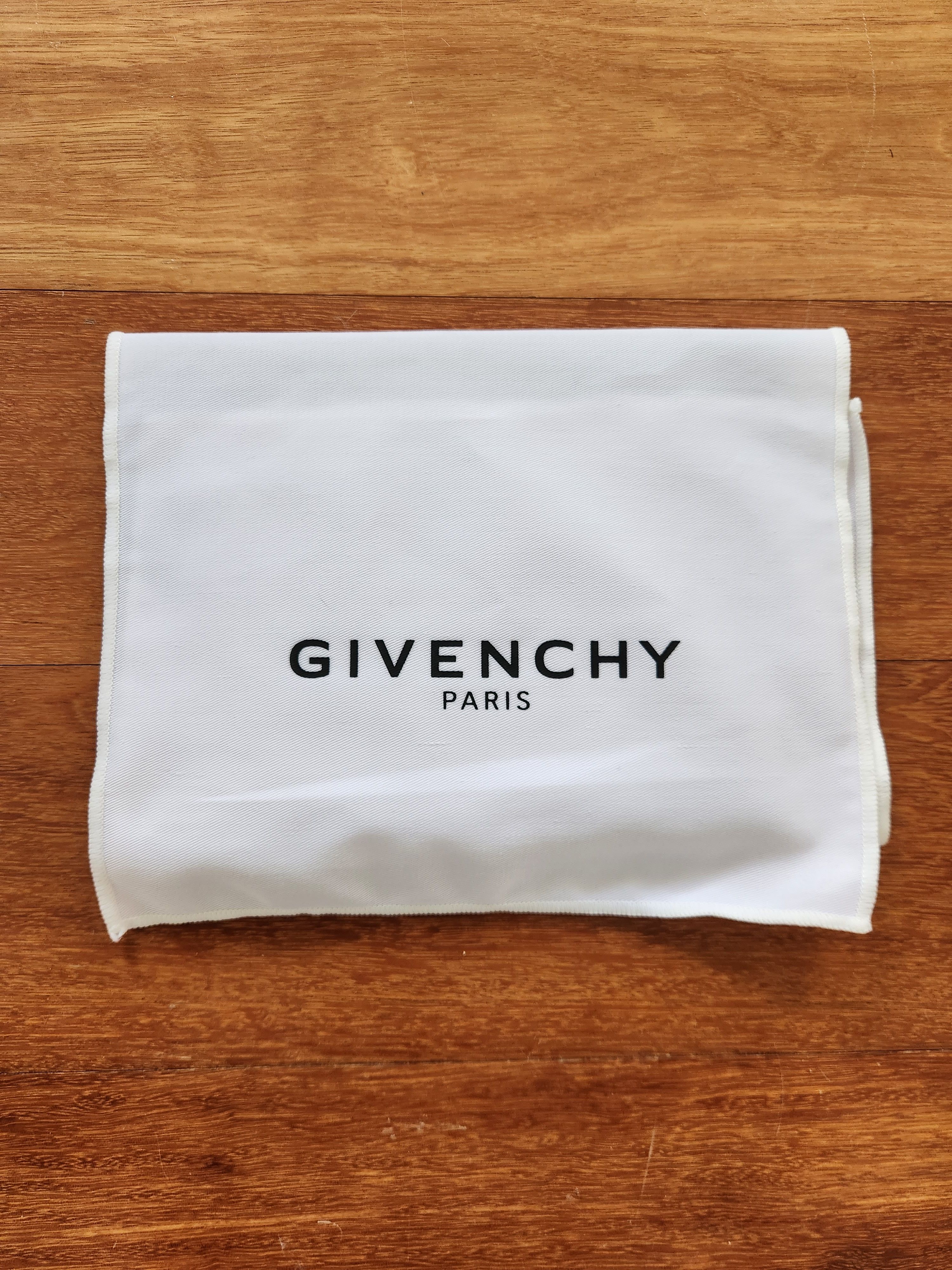 Givenchy Black Givenchy clutch with gold detailing quiet luxury Size ONE SIZE - 7 Thumbnail
