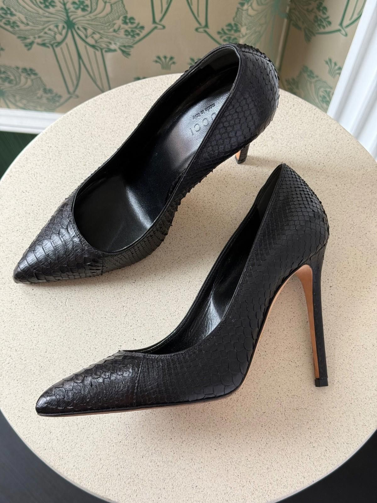 Gucci Gucci Snake Skin Embossed Leather Black Pumps Heels size 36 Size US 6 / IT 36 - 2 Thumbnail