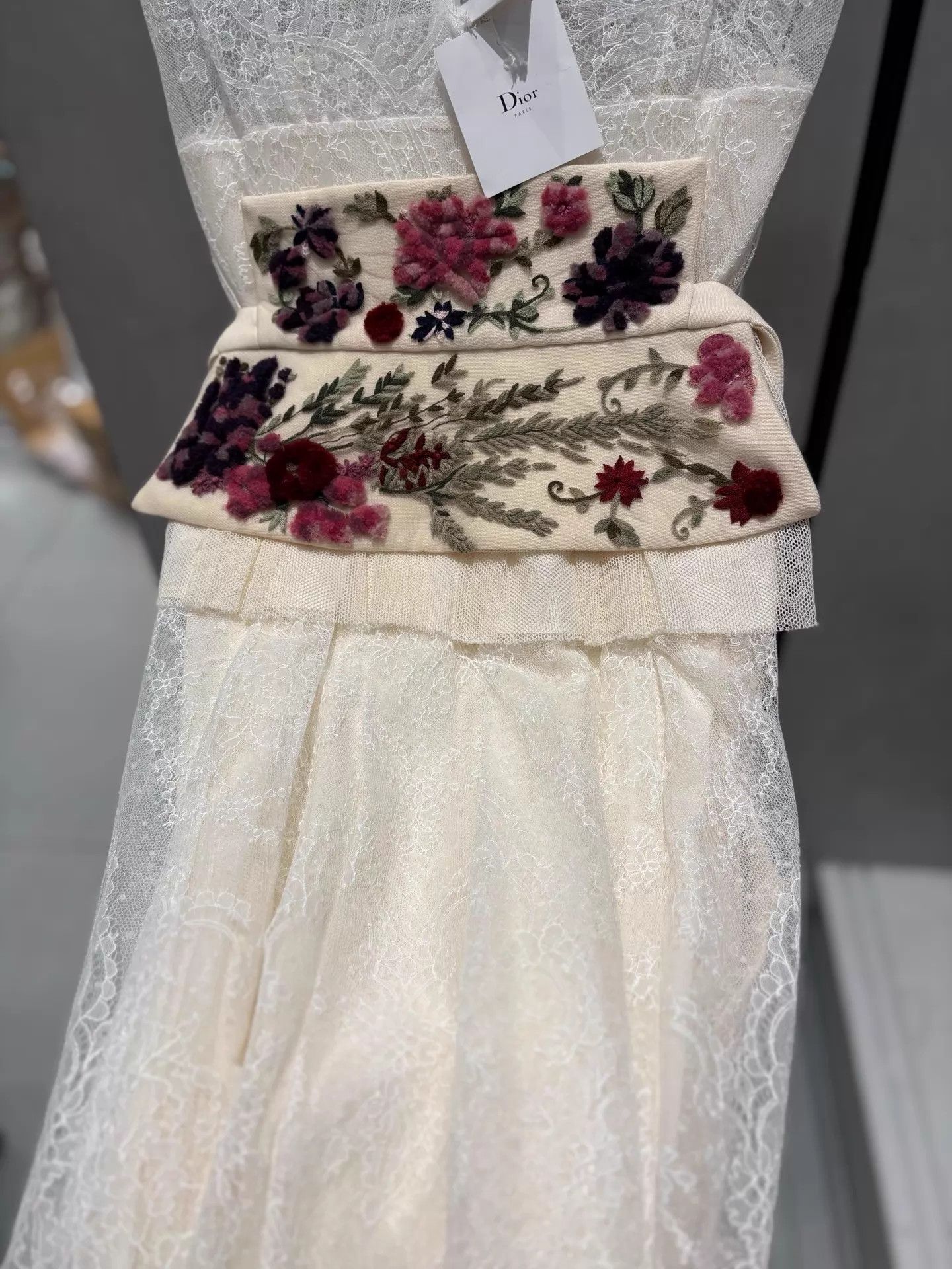 Dior Dior Embroidered Lace Haute Couture Dress 34 NWT Size XS / US 0-2 / IT 36-38 - 3 Thumbnail