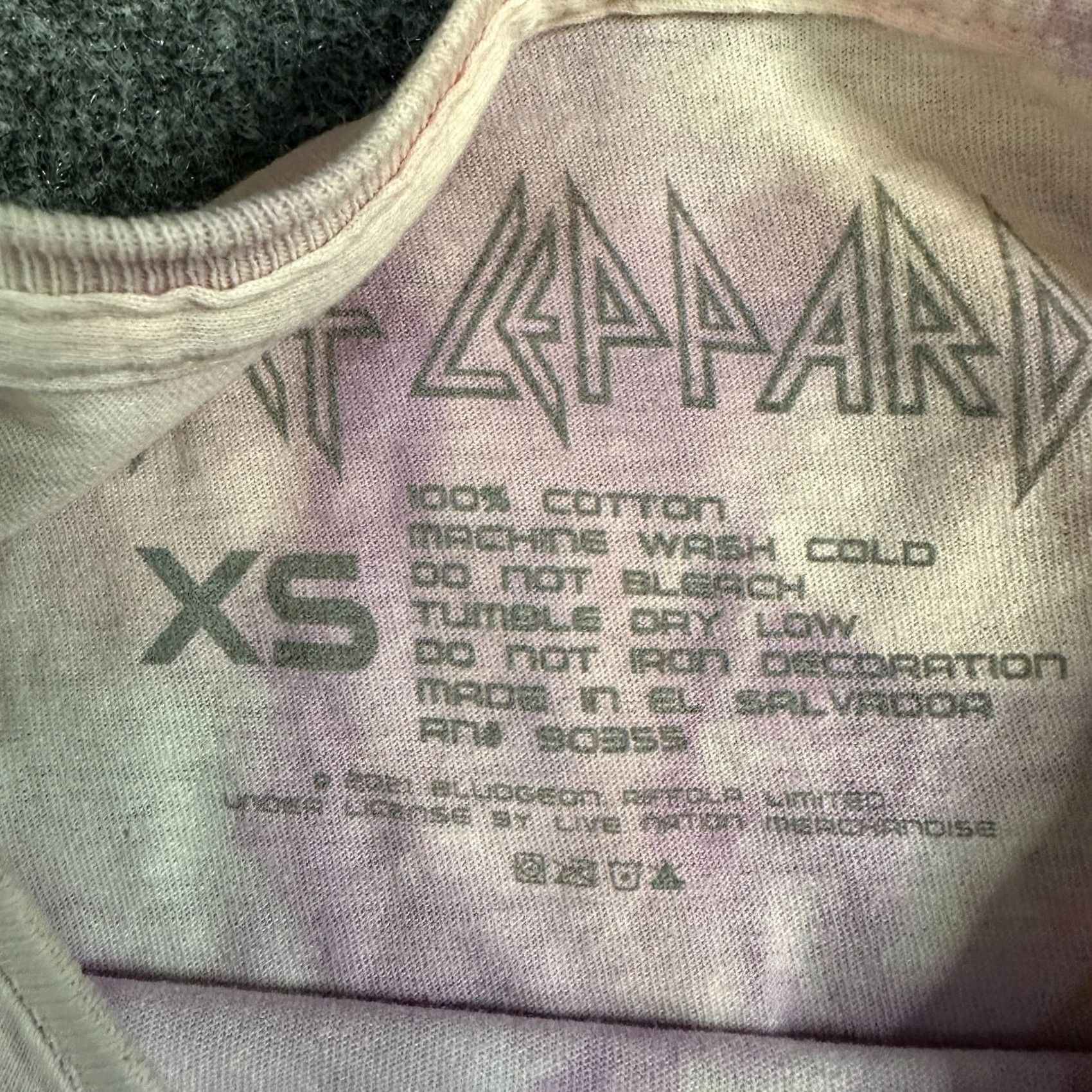 Vintage Def Leppard Women's T-Shirt XS Purple Tie Dye Official Shirt Women Short Sleeve Crew Neck Vintage? No Size XS / US 0-2 / IT 36-38 - 2 Thumbnail