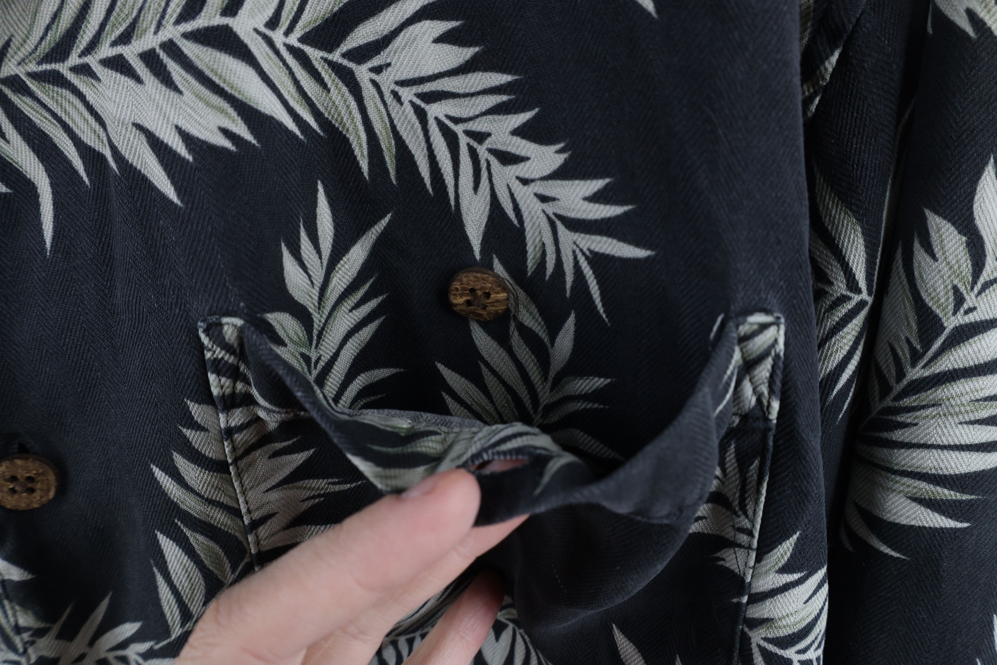 Vintage Vintage 90s Streetwear Palm Leaf Looped Collar Button Shirt Size US XL / EU 56 / 4 - 5 Thumbnail