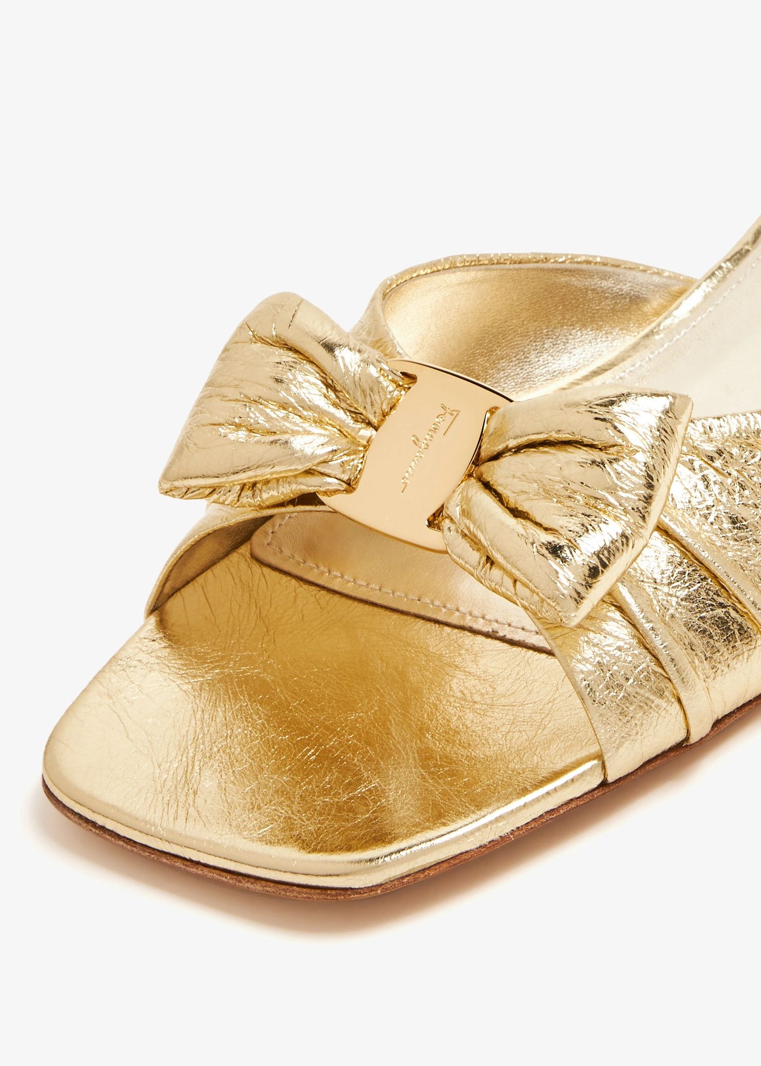 Salvatore Ferragamo o1s1rm0526 Vara Bow Slides in Gold Size US 8 / IT 38 - 3 Thumbnail